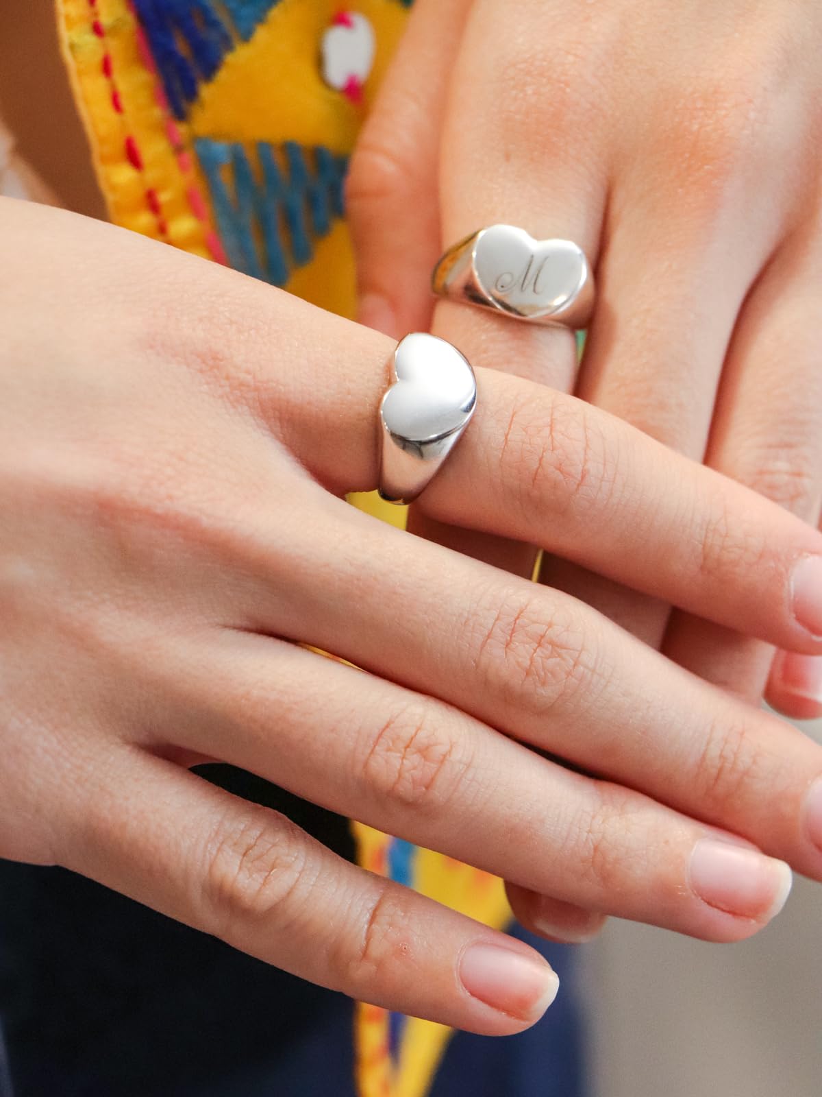 Anillo de Sello con Corazón y Inicial Grabada - Joyería Personalizada