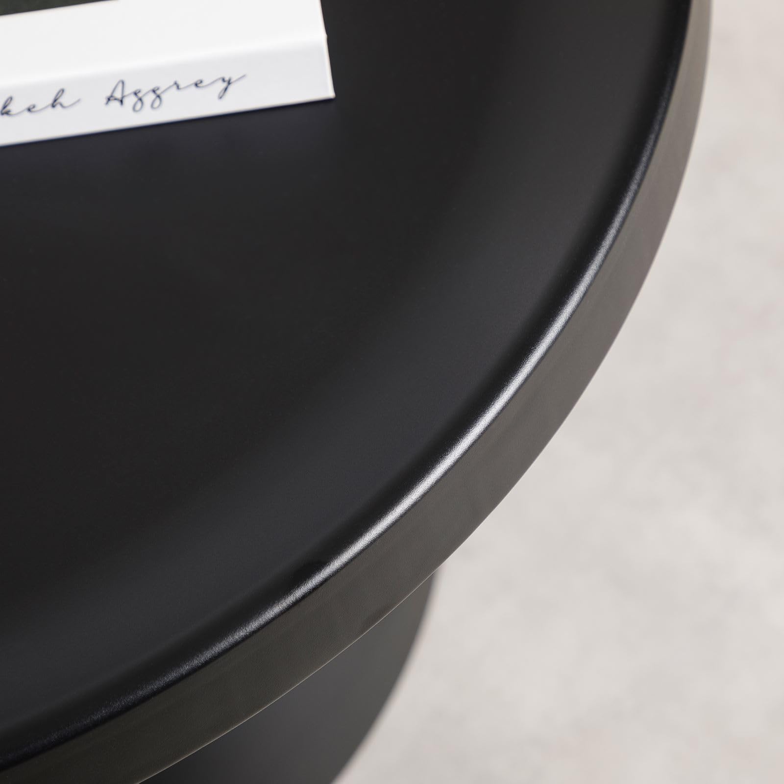 IDIMEX Couchtisch Loris 70 cm Durchmesser, Schwarz – runder Wohnzimmertisch aus Metall mit pulverbeschichteter Oberfläche für modernes Ambiente