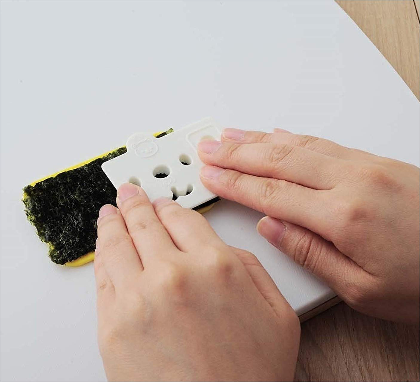 Arnest Süßer Bären-Reiskugelform-Set für Kinder mit Algen-Nori-Ausstecher, Onigiri-Bento-Dekorationszubehör, Küchenwerkzeug, DIY-Musubi-Presse