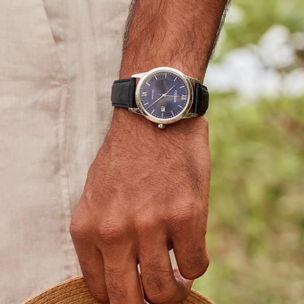 Citizen Eco-Drive Solar męski zegarek z czarnym skórzanym paskiem o wyglądzie krokodyla srebrny/niebieski AW1780-17L