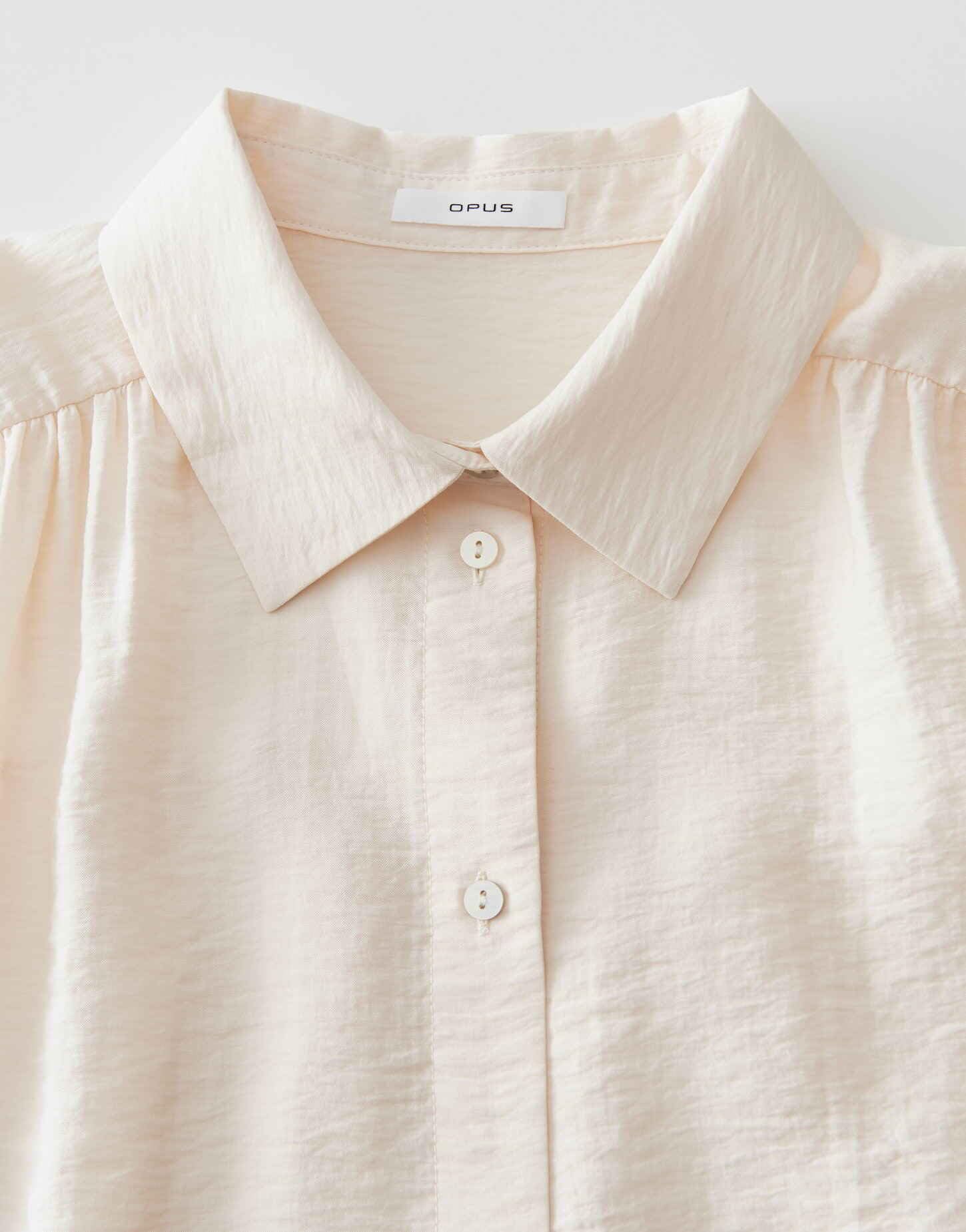 OPUS Chemisier à manches courtes pour femme - Chemisier en satin FAIRI ample avec fronces féminines