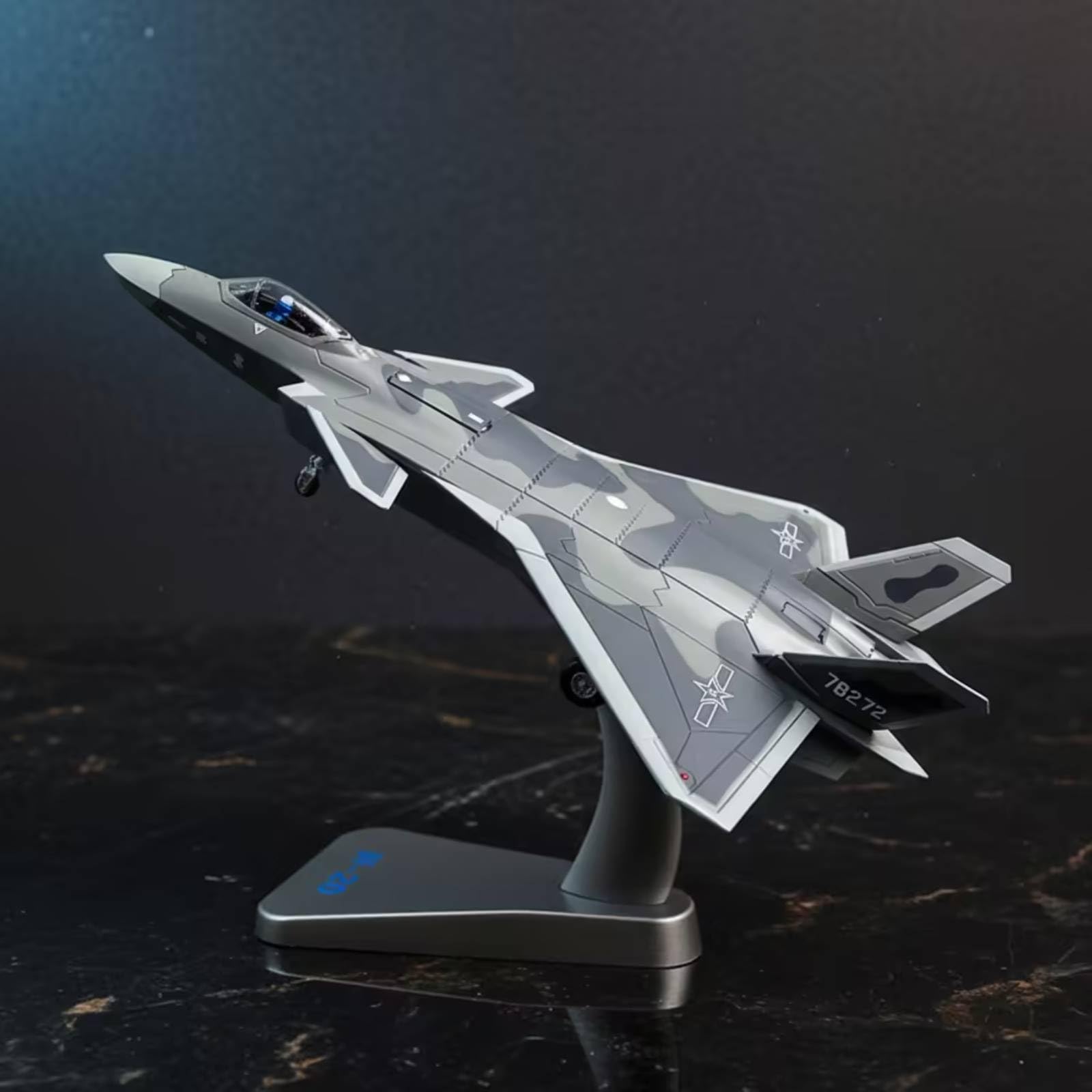 Modellino di Caccia J-20 Dettagliato Modellino di Aereo da Caccia Fedele Modello da Esposizione per Scrivania