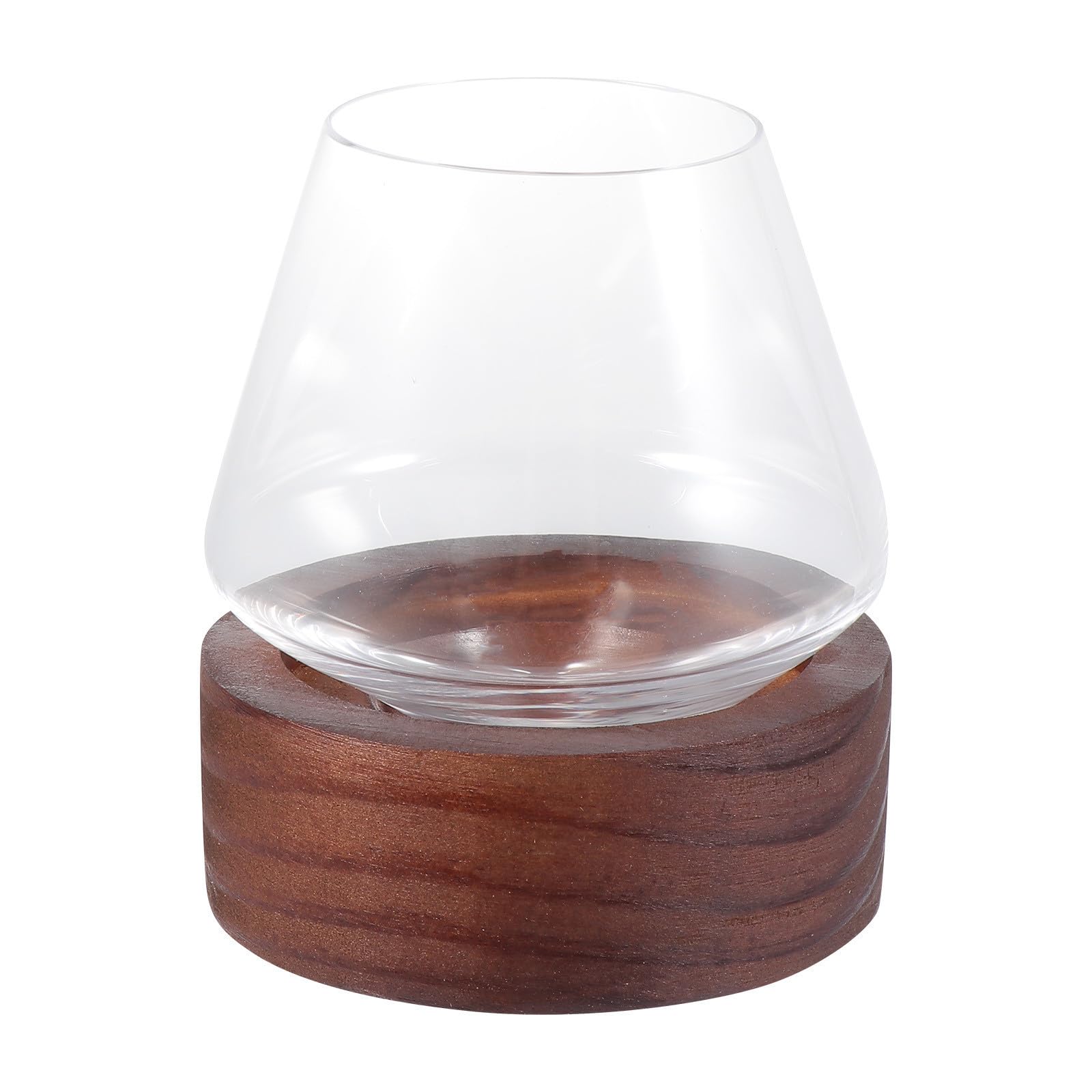Copa redonda de whisky y posavasos de madera para noches de bar en casa