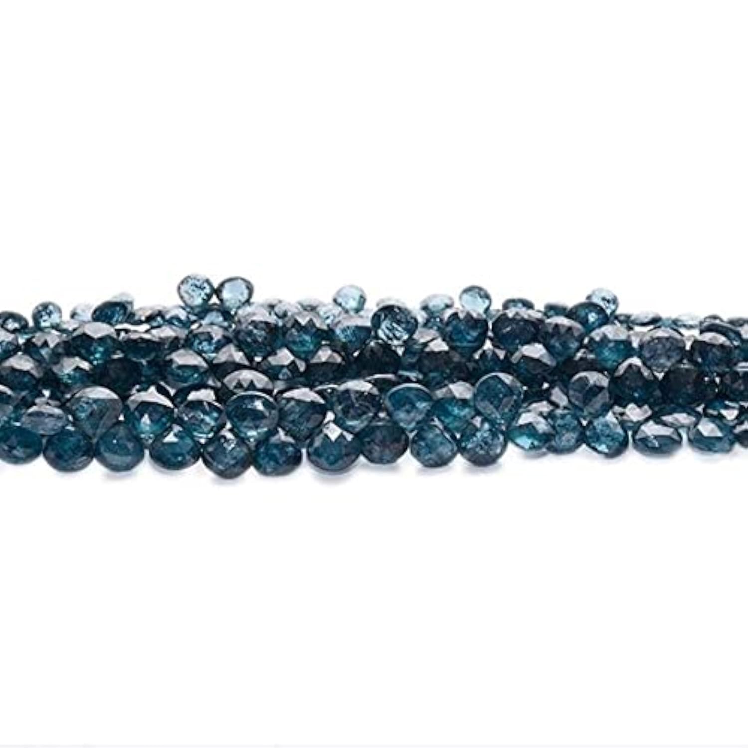 Kyanite indigo facettée en cœur pour remplacer les perles synthétiques par de vraies gemmes