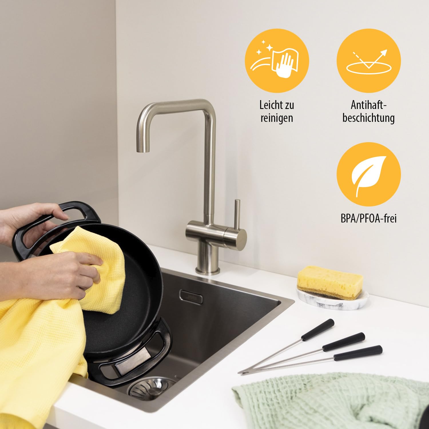 Tristar Fondue-Set 1,5 L für 8 Personen, 1000 Watt – Multifunktionaler Fonduetopf für Öl-, Käse-, Schokoladen- und China-Fondue, inkl. 8 Gabeln und Spritzschutzring, leicht zu reinigen