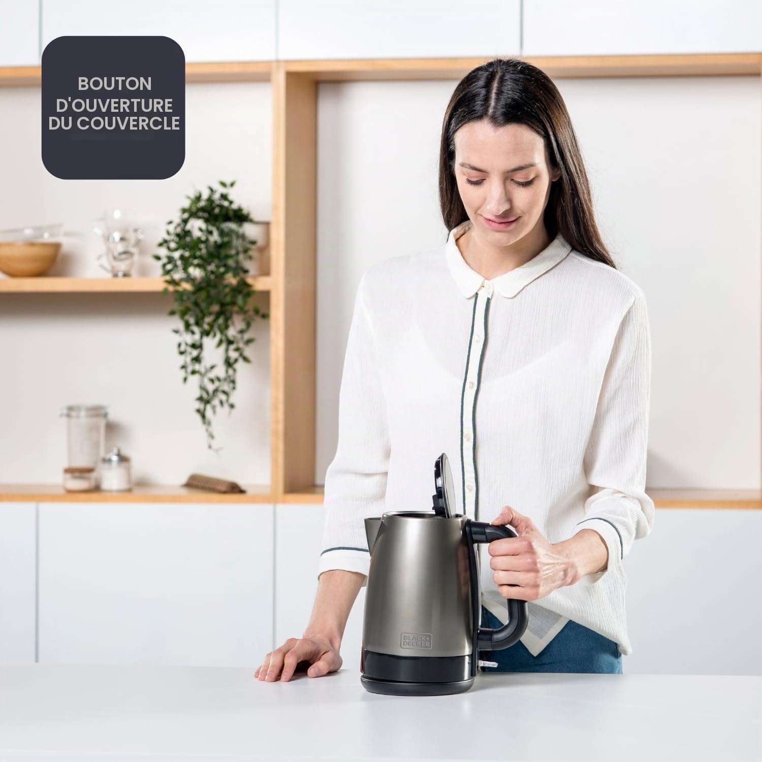 BLACK & DECKER - Bouilloire électrique 2200W 1,7 L en acier inoxydable | Base 360° | Poignée ergonomique | Résistance cachée | Filtre amovible | Sécurité anti-chauffe à sec