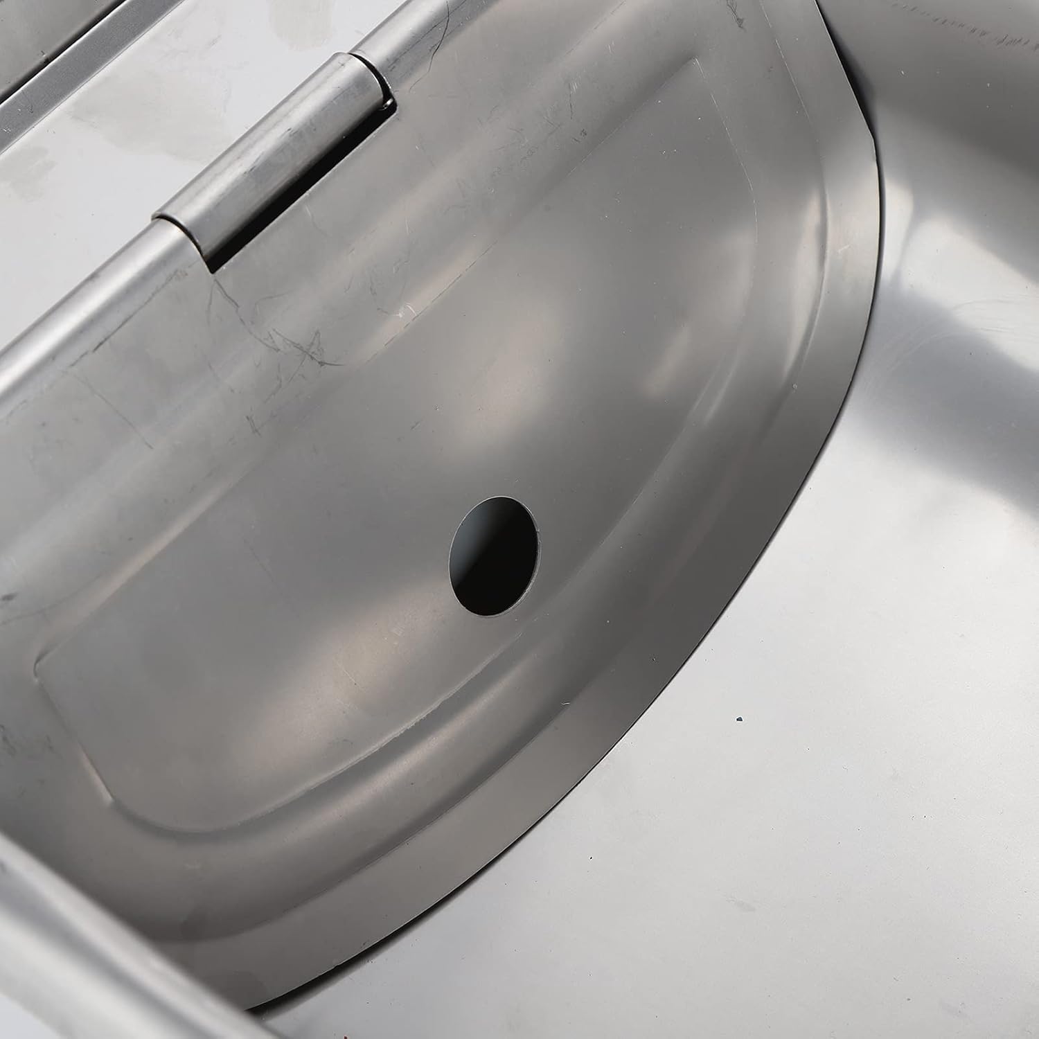 4L Capacity Stainless Steel Water Bowl, Automatic Drinking Bowl for Horses, High Temperature Durable with Attachable Design, Ideal for Goats & Sheep