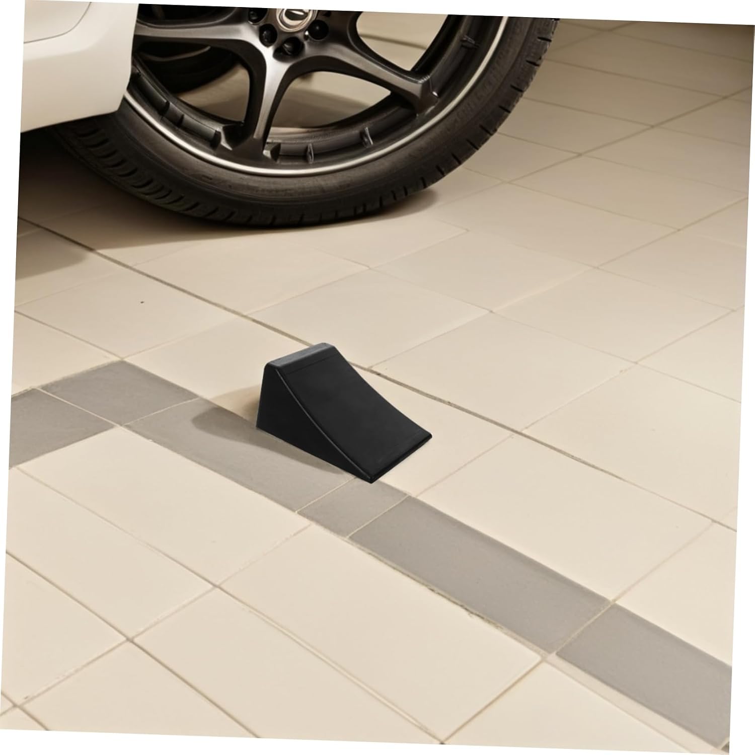 Rubber Tire Chock Portable Anti Slip Rollback Stopper for Garage