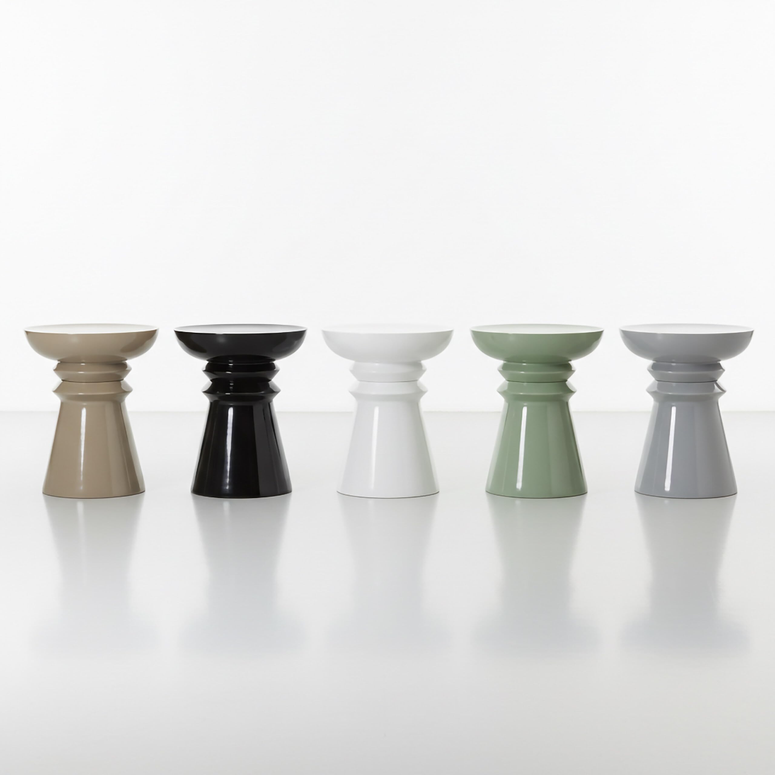 Relaxdays Tavolino e sgabello, design conico, oggetto decorativo per soggiorno, HxD: 45 x 38 cm, metallo, salvia