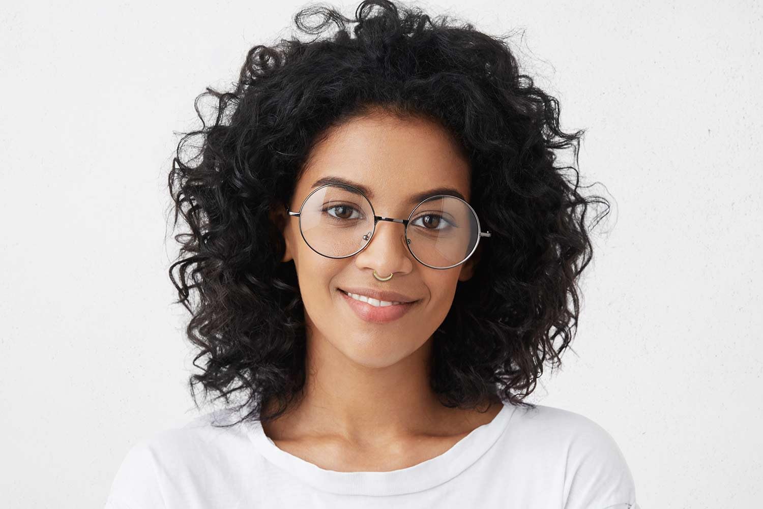 PIERCINGLINE 18 Karat Gold Piercing für Nase Septum Ohr Helix oder Tragus Segmentring Clicker OVAL + EINGEFASSTE KRISTALLE Gelbgold