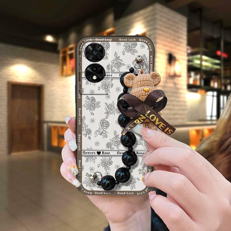【Design del braccialetto perlato】 Un cinturino con orso perlato è installato sulla custodia del telefono, consente ai clienti di ritirare facilmente la custodia del telefono. La combinazione del braccialetto con la custodia del telefono rende il prodotto bello, carino e pratico.