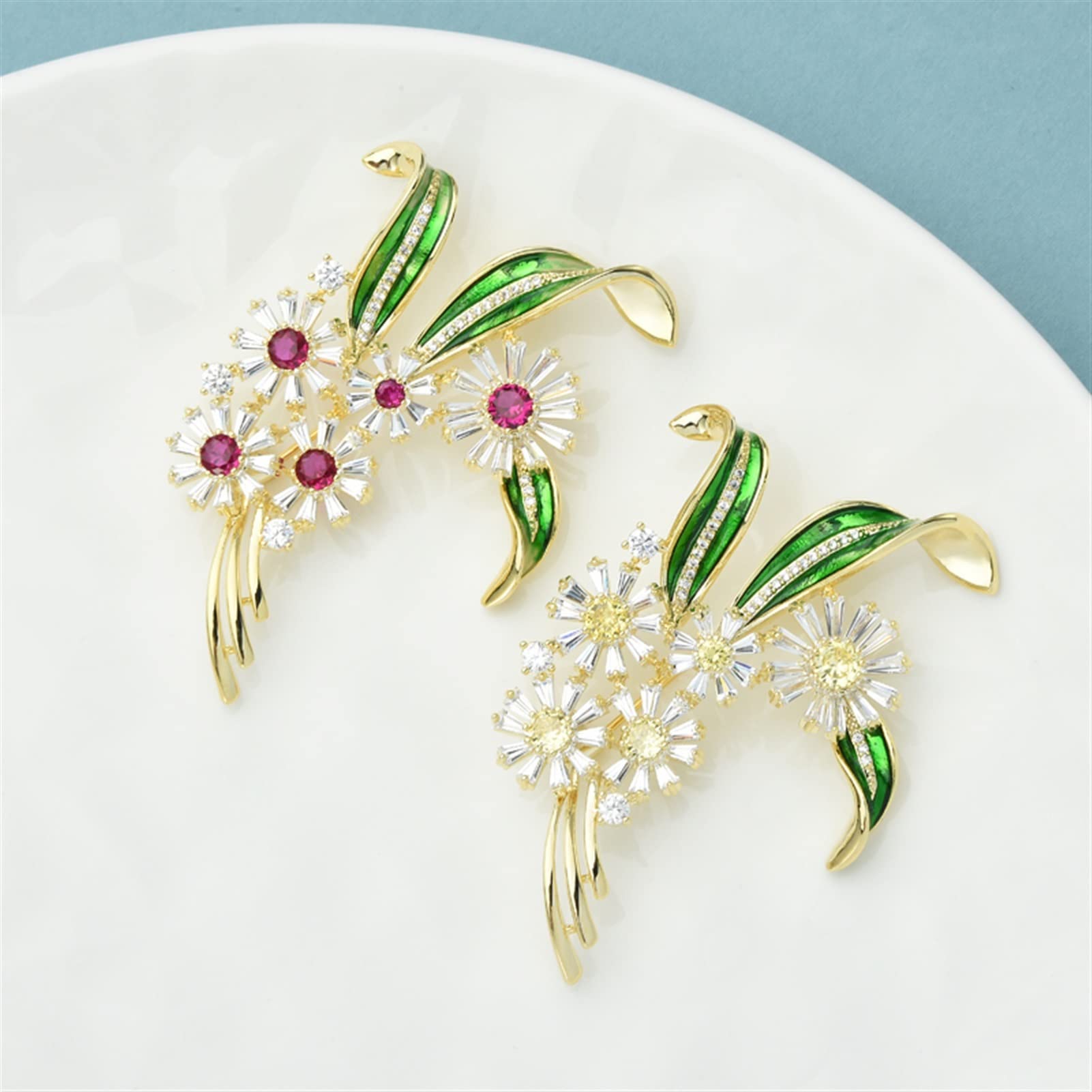 Broschen für Damen, Elegante Emaille-Blume, Klassische Party-Brosche, blumenförmige Brosche, Damenmode-Accessoires, modische Broschen (Metallfarbe: Gelb)