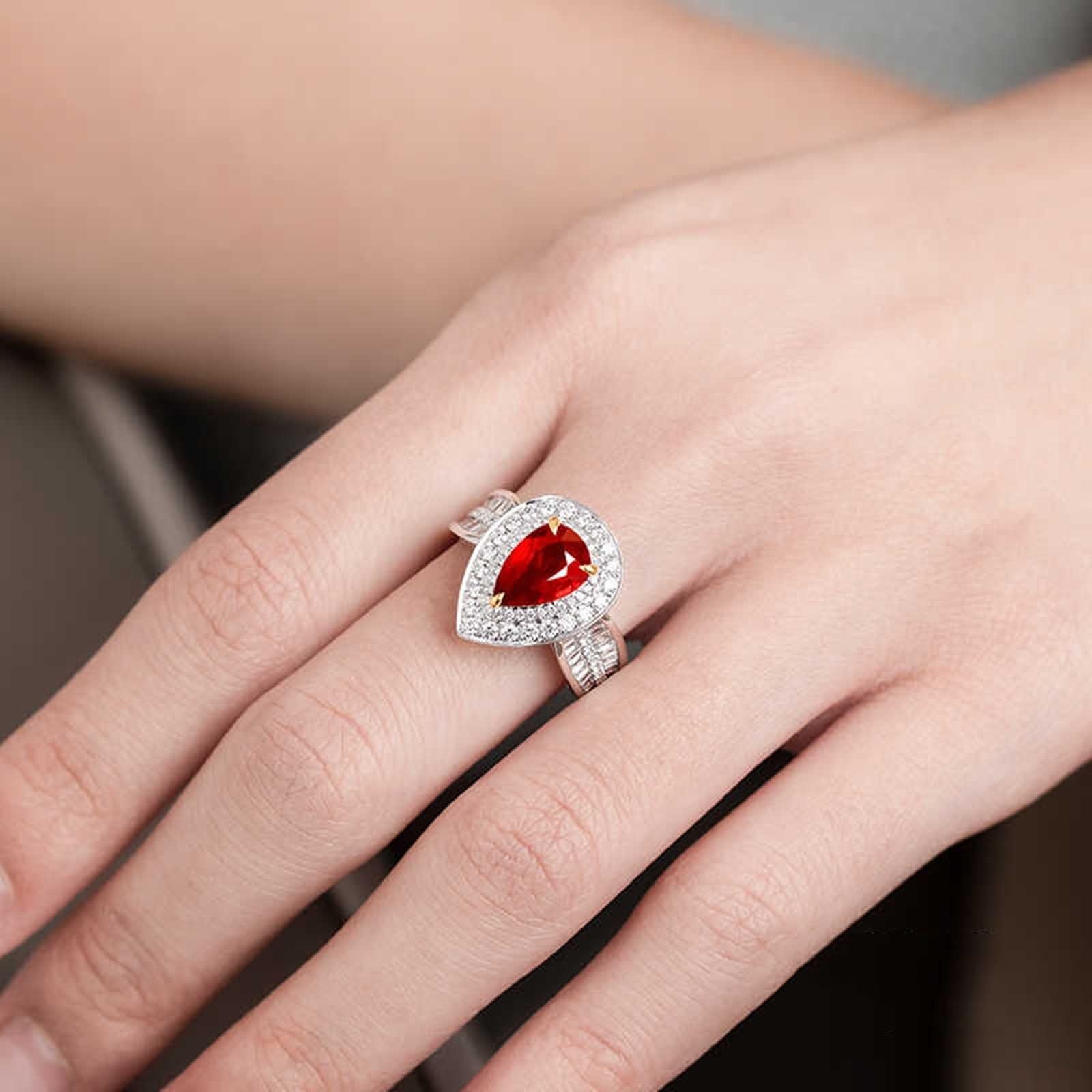 Pierścionek damski, obrączka ślubna, 3 pazury, krople wody, 2,14 ct, syntetyczny rubin, moissanit białe złoto
