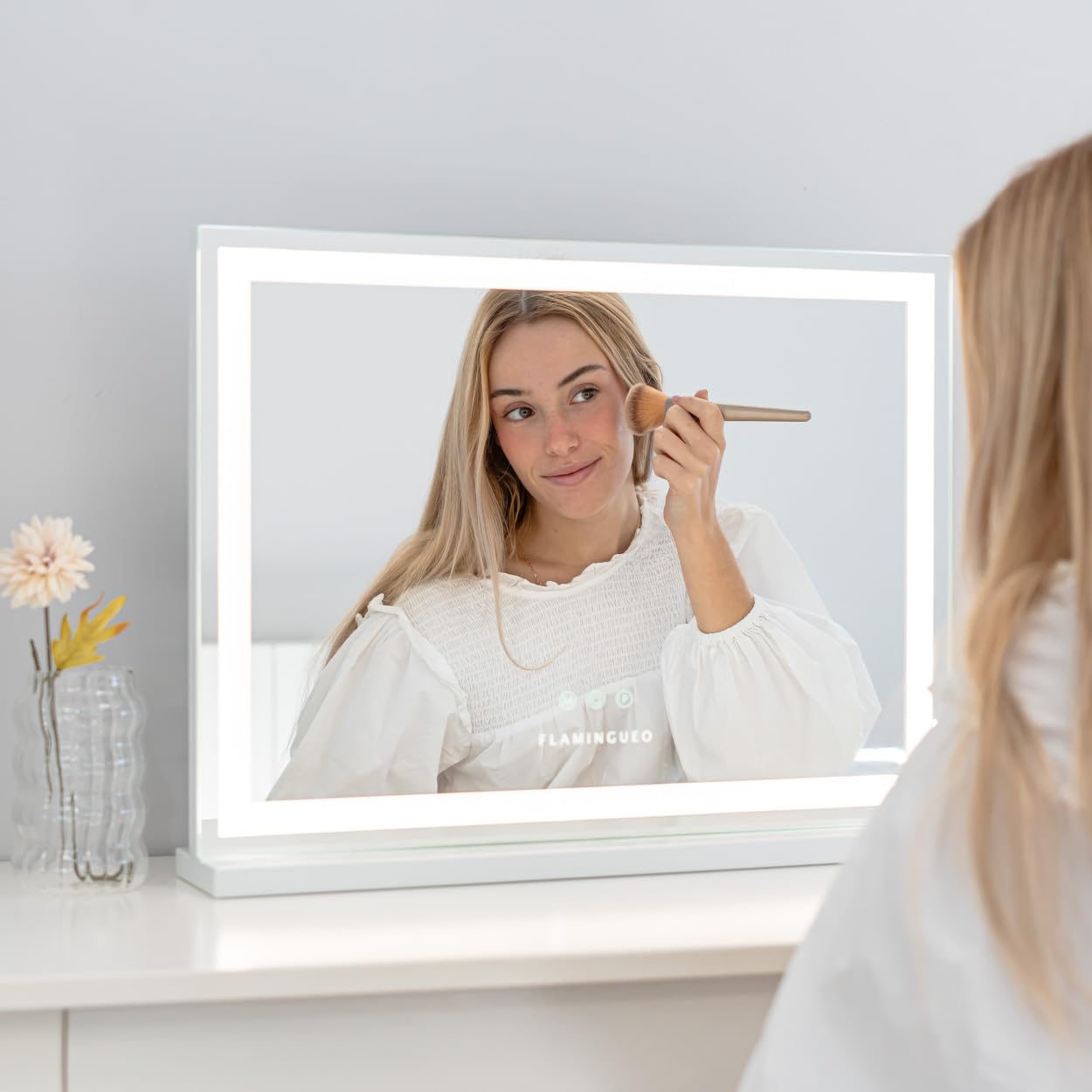 Flamingueo Specchio Trucco con Luci - Striscia LED - 3 Modi di Luce - Intensità Regolabile - Controllo Tattile - Vanity Mirror - Bianco - 58x12x43cm