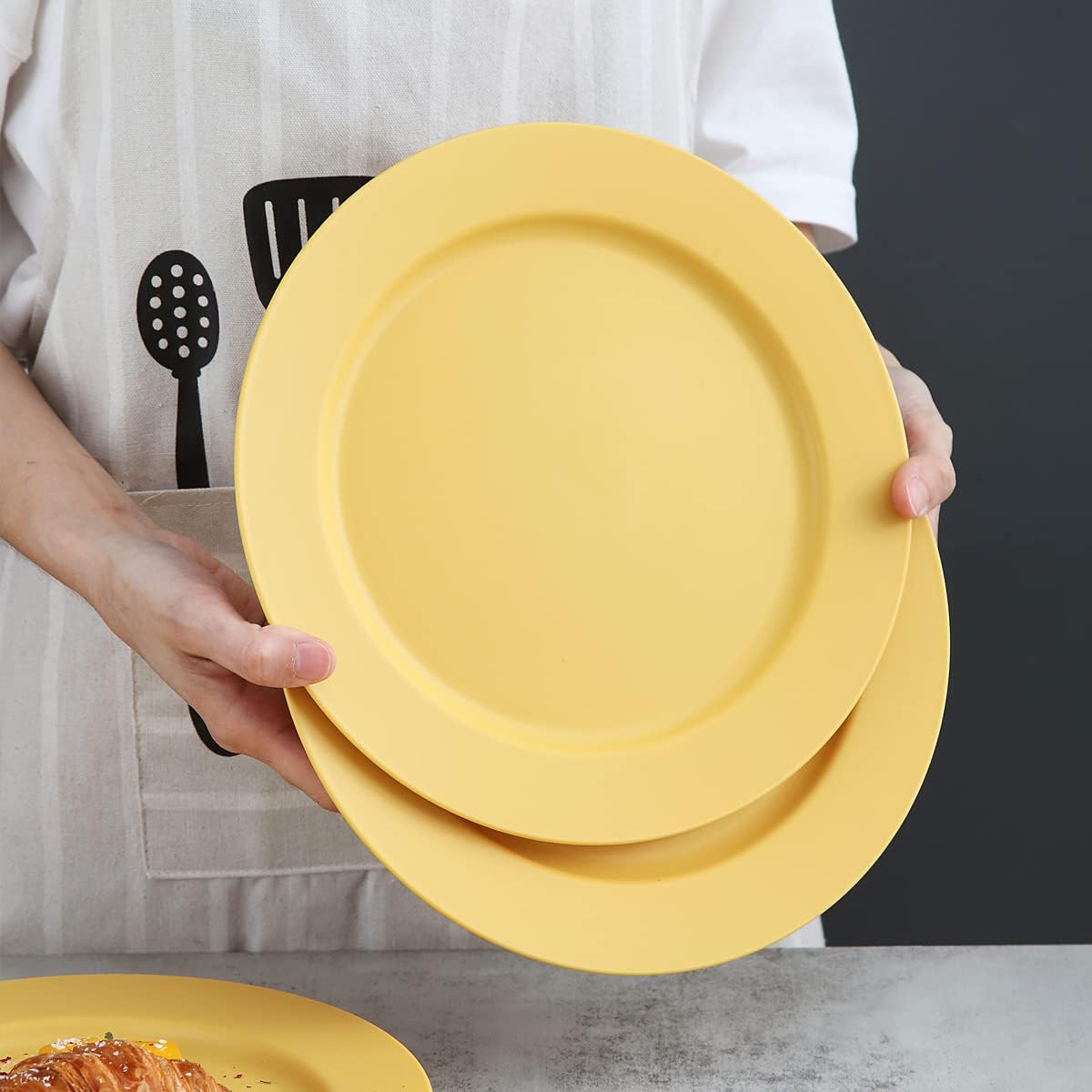 Kyraton 25cm Plastic Dinner Plates 8 pcs, Unbreakable and Reusable Light Weight Dinner Sets for 8 People - Image 5