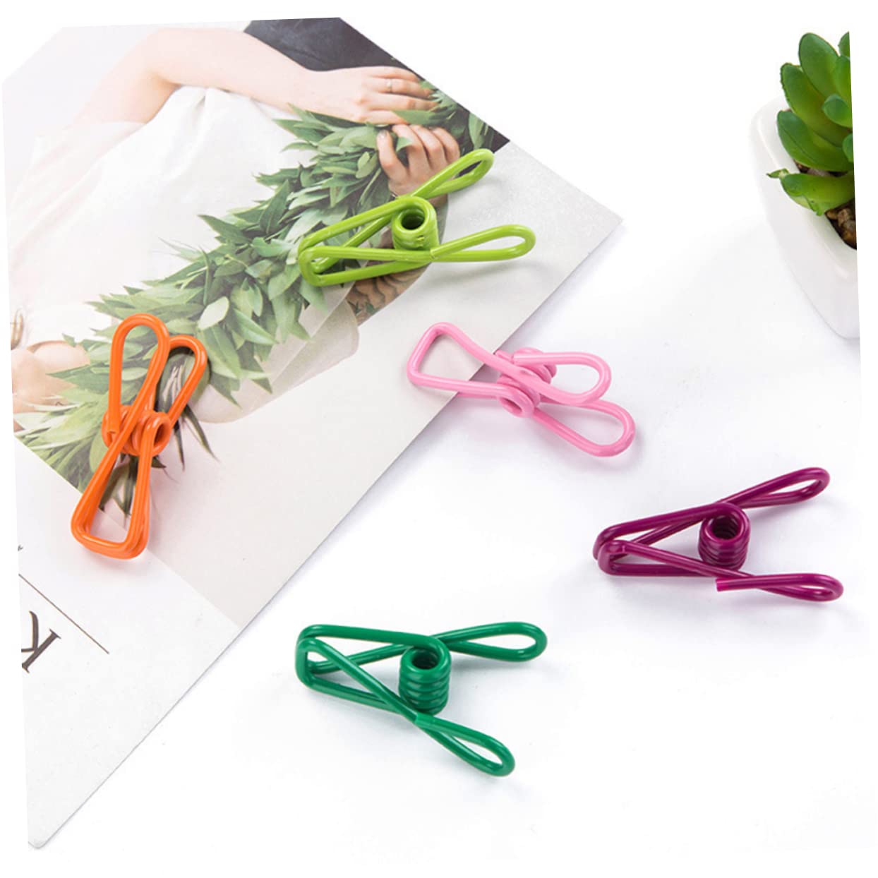 Mollette da Bucato Colorate 70 Pezzi Molle Resistenti Clip Antiscivolo in Plastica e Metallo per Asciugare Biancheria e Asciugamani in Casa Colore Casuale