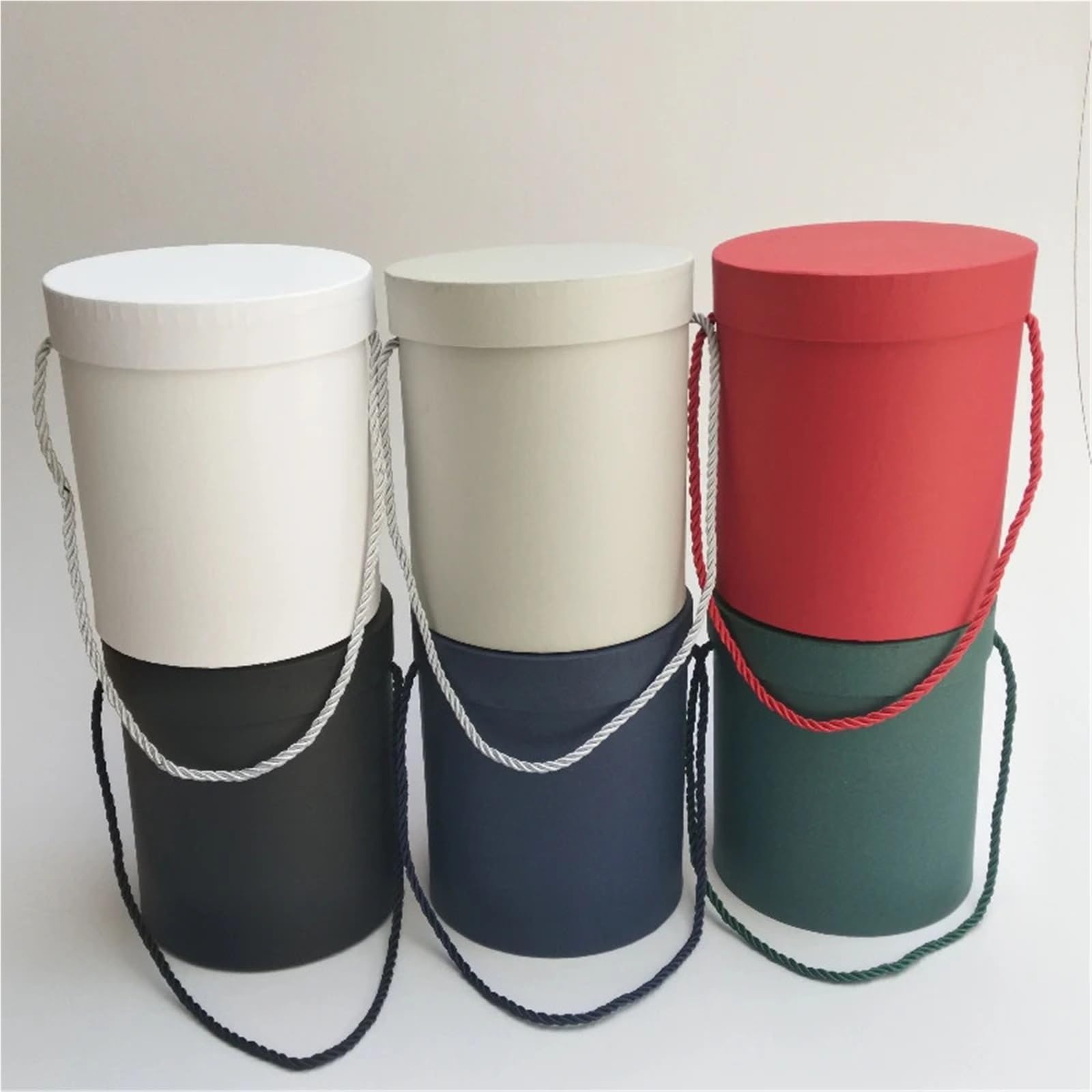 Geschenkbox 1 runde Geschenkbox in der Hand | Runder Eimer mit Handgeschenk, Blumen-Tragebox, Festival-Geschenk, Blumen-Handbox(Color 11,25x25cm Double rope)