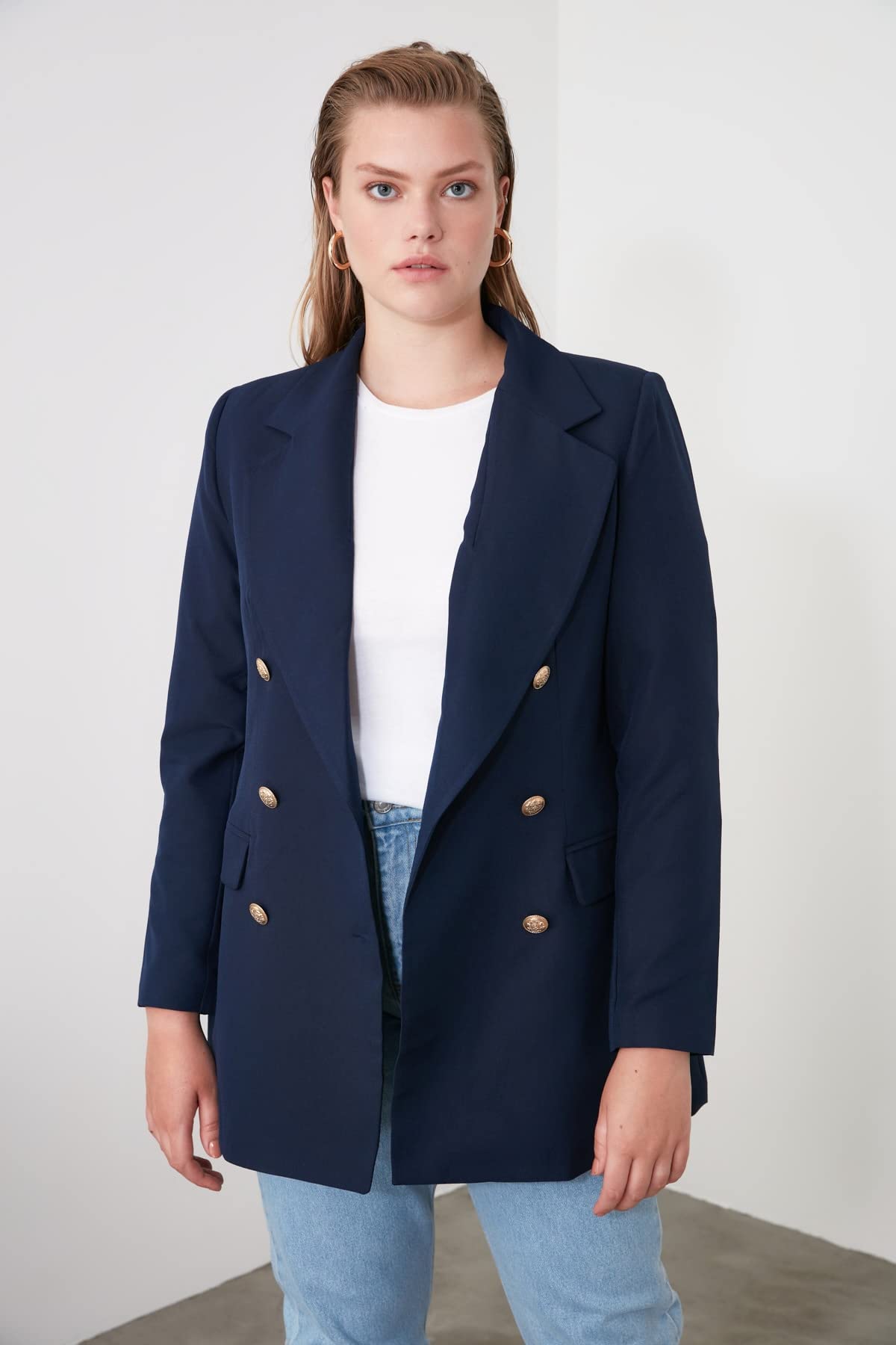 Trendyol Veste Blazer Surdimensionnée À Boutons Bleu Marine Trendyol Veste Blazer surdimensionnée avec Boutons Bleu Marine Femme (Lot de 1)