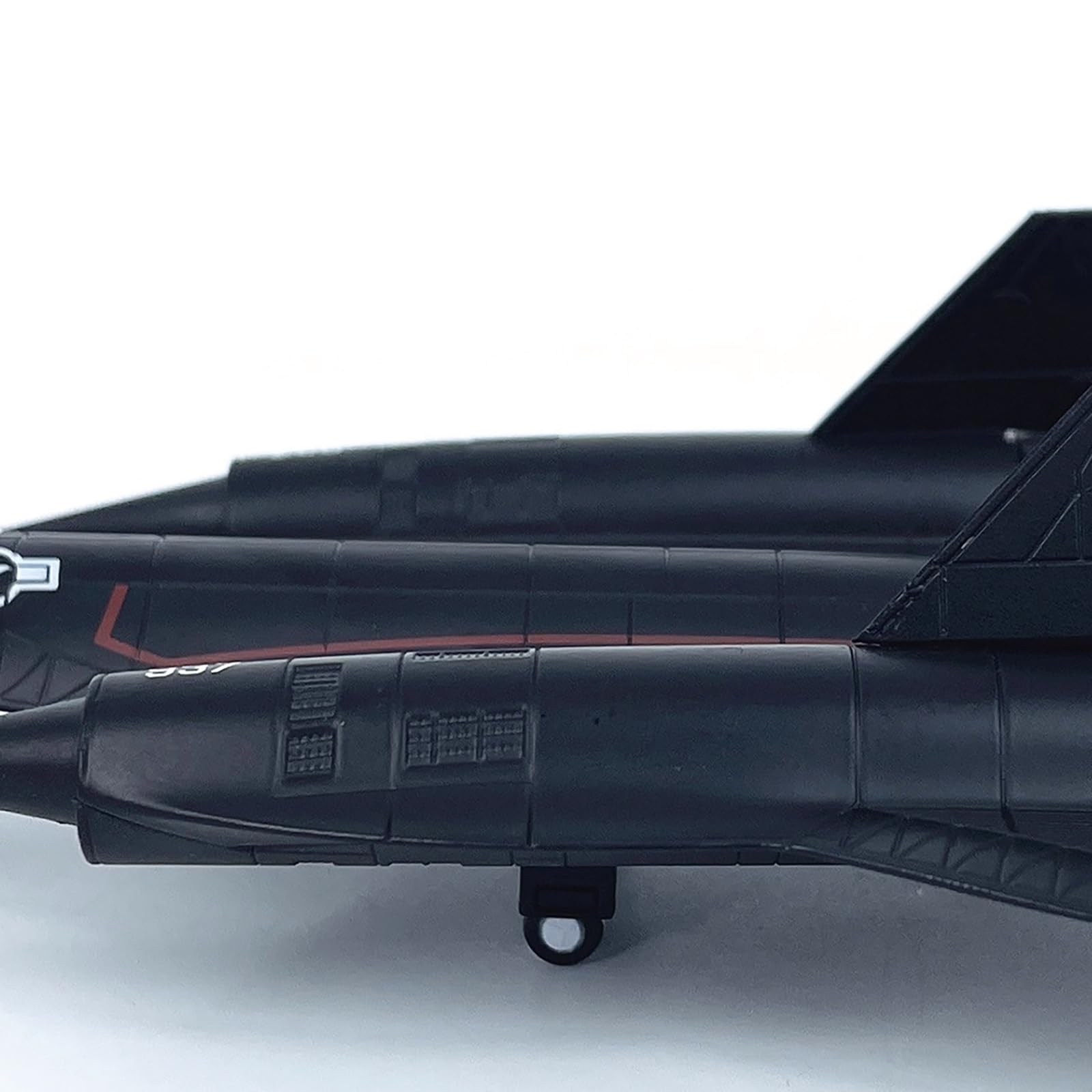Amazon.co.jp: 1/144スケール アメリカ空軍 SR-71 ブラックバード 戦略