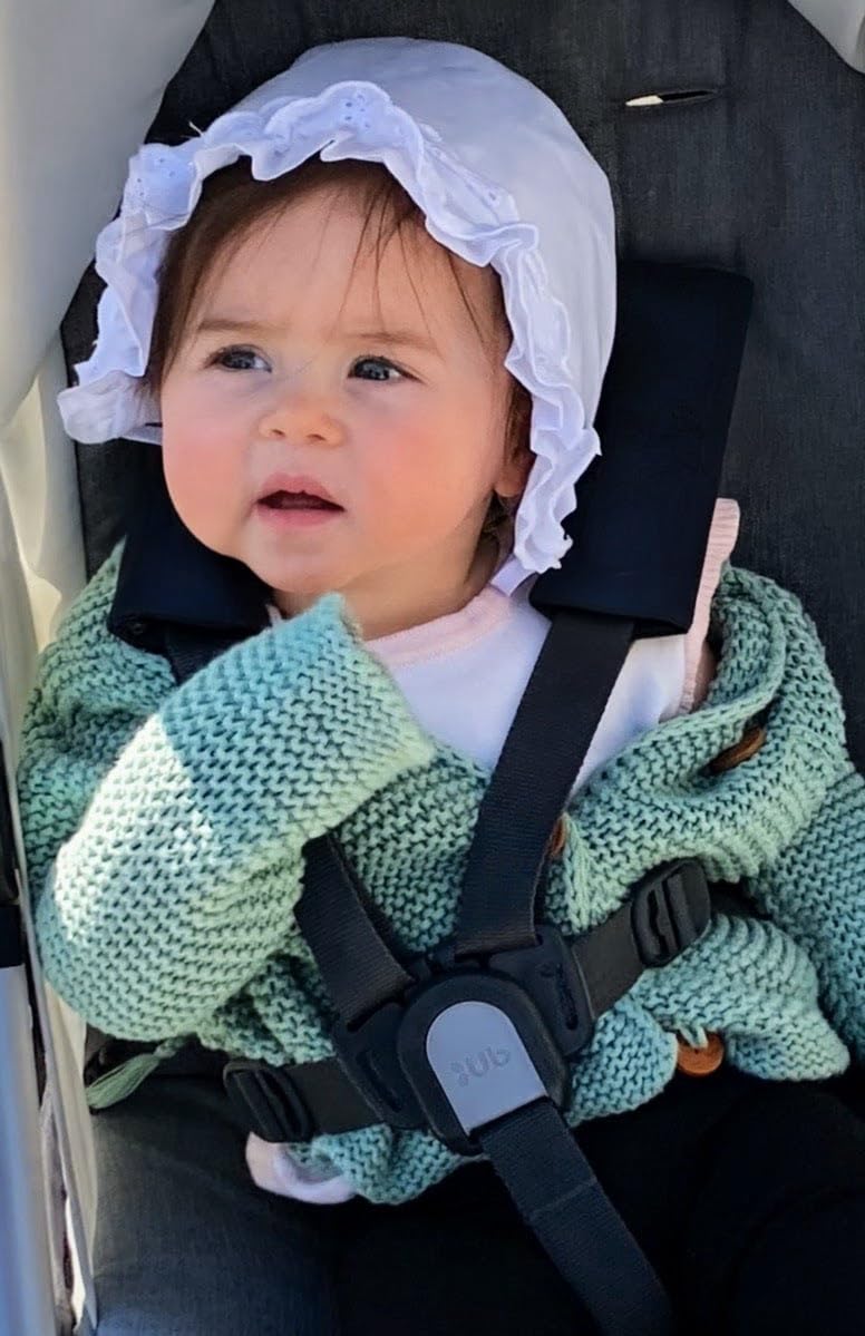 N'Ice Caps Gorro de encaje blanco para bebés y niñas recién nacidas, Blanco, 6 Months | Hermosa mezcla de polialgodón con ojales, elegante para novias, bautizos, bautizos y Pascua, protección UV para cabeza y cara