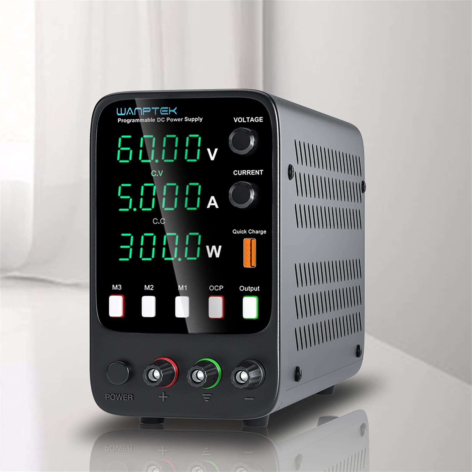 Alimentatore variabile, Dc. Alimentazione regolabile 6 0V 5A. Interruttore del regolatore della tensione funzione di memoria programmabile laborabile