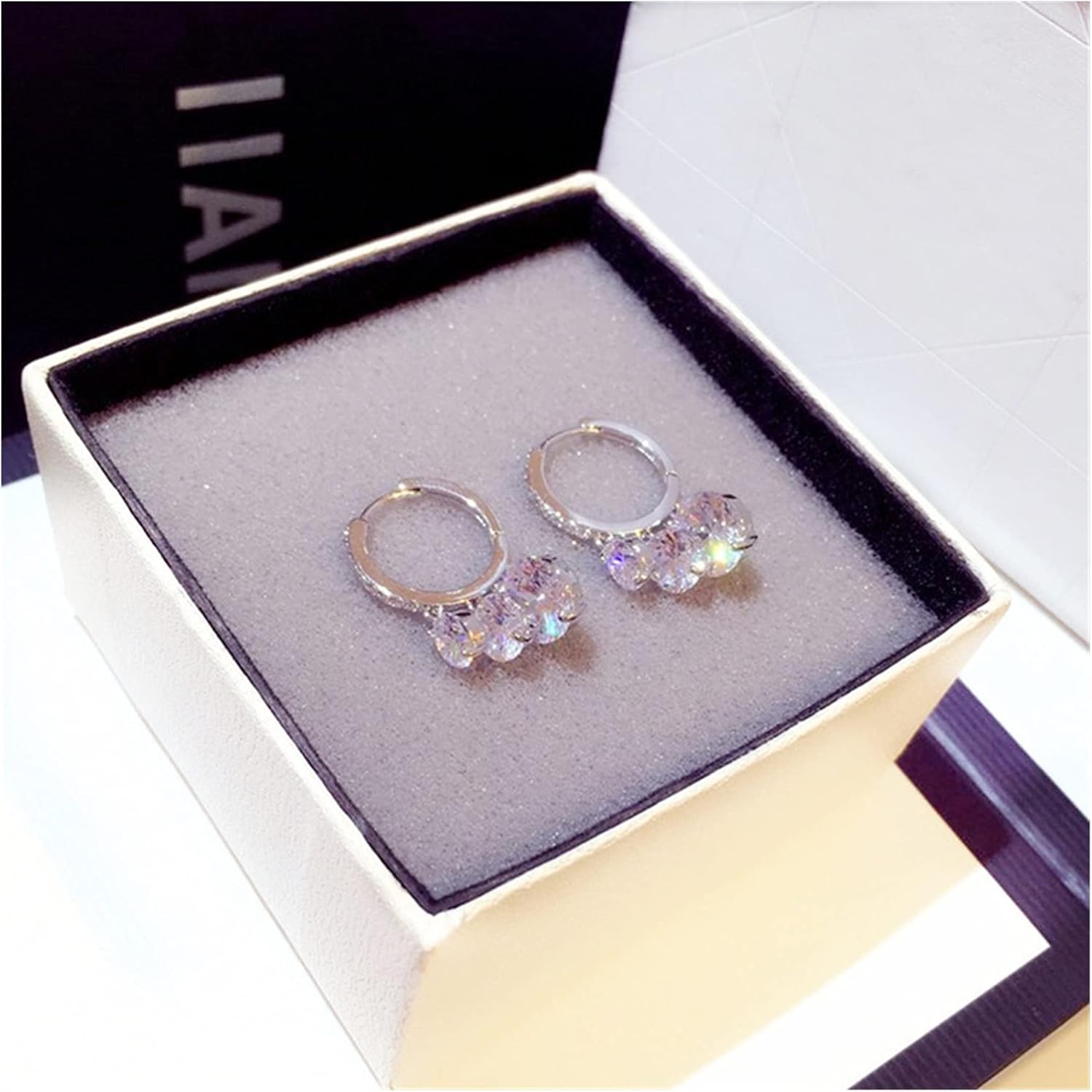 定番スタイル イヤリング 韓国のトレンディなビッグジルコン女性イヤリングミニマリストの気質結婚式の婚約 Gem Earring Color 定番スタイル イヤリング 韓国のトレンディなビッグジルコン女性イヤリングミニマリストの気質結婚式の婚約 Gem Earring Color