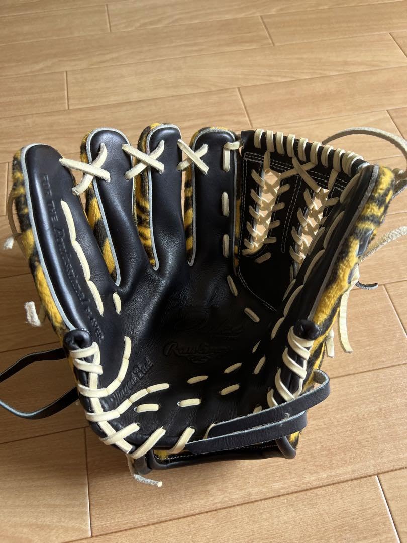 【超激レア品】元阪神タイガース岩田稔投手練習用グラブ 超激レア品】元阪神タイガース岩田稔投手練習用グラブ