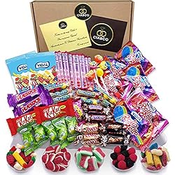 Lote envuelto para Regalo +45 Dulces Variados y 500 grs de Chuches Sin Gluten, Tarjeta Personalizada y Regalices, Caramelos, Kit Kat, Mars, Huesitos, Twix, y golosinas