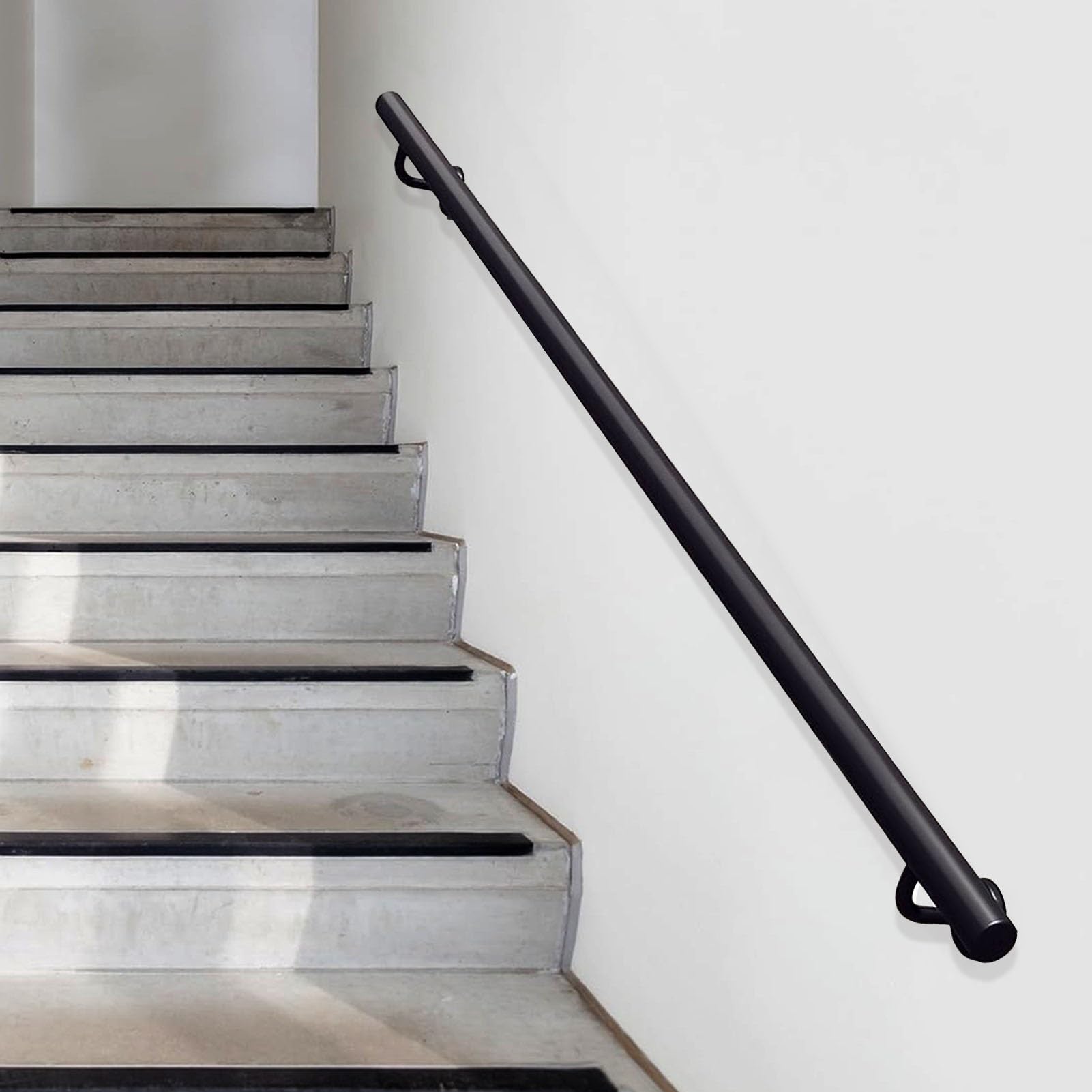 Rampe d'escalier en fer forgé pour éviter les chutes sur les marches intérieures