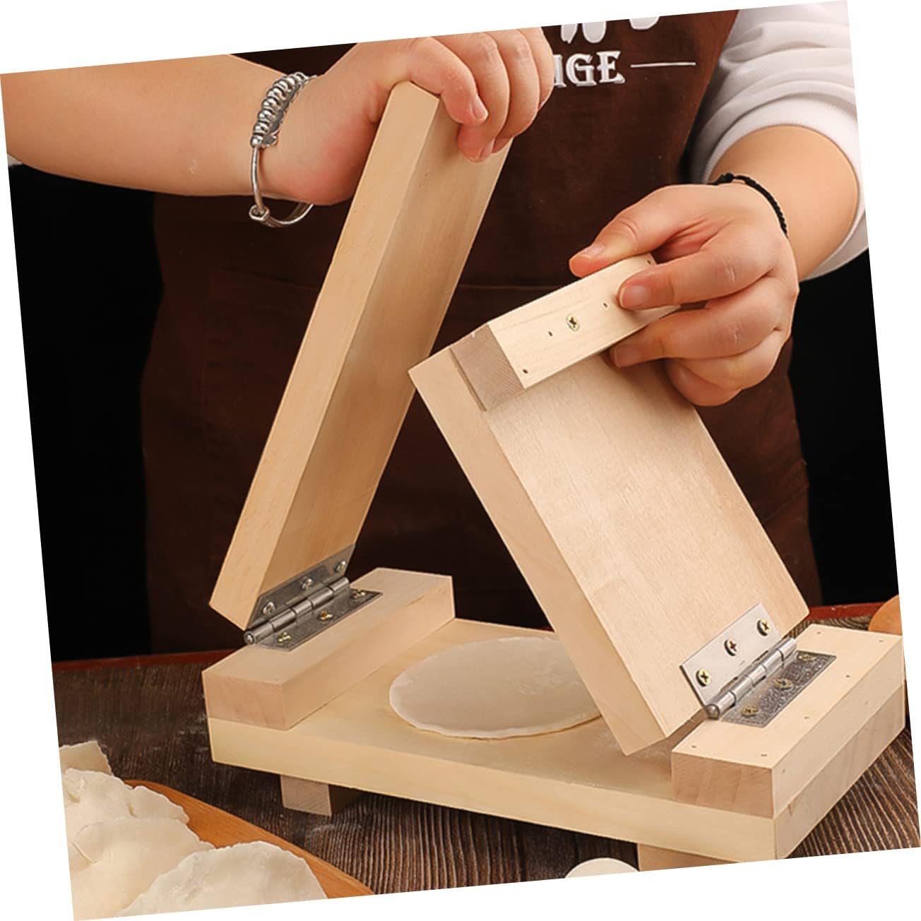 Simple Operation Dumpling Skin Maker Kitchen Pressing Tool Maker Mould for Biscuits and Wrappers
