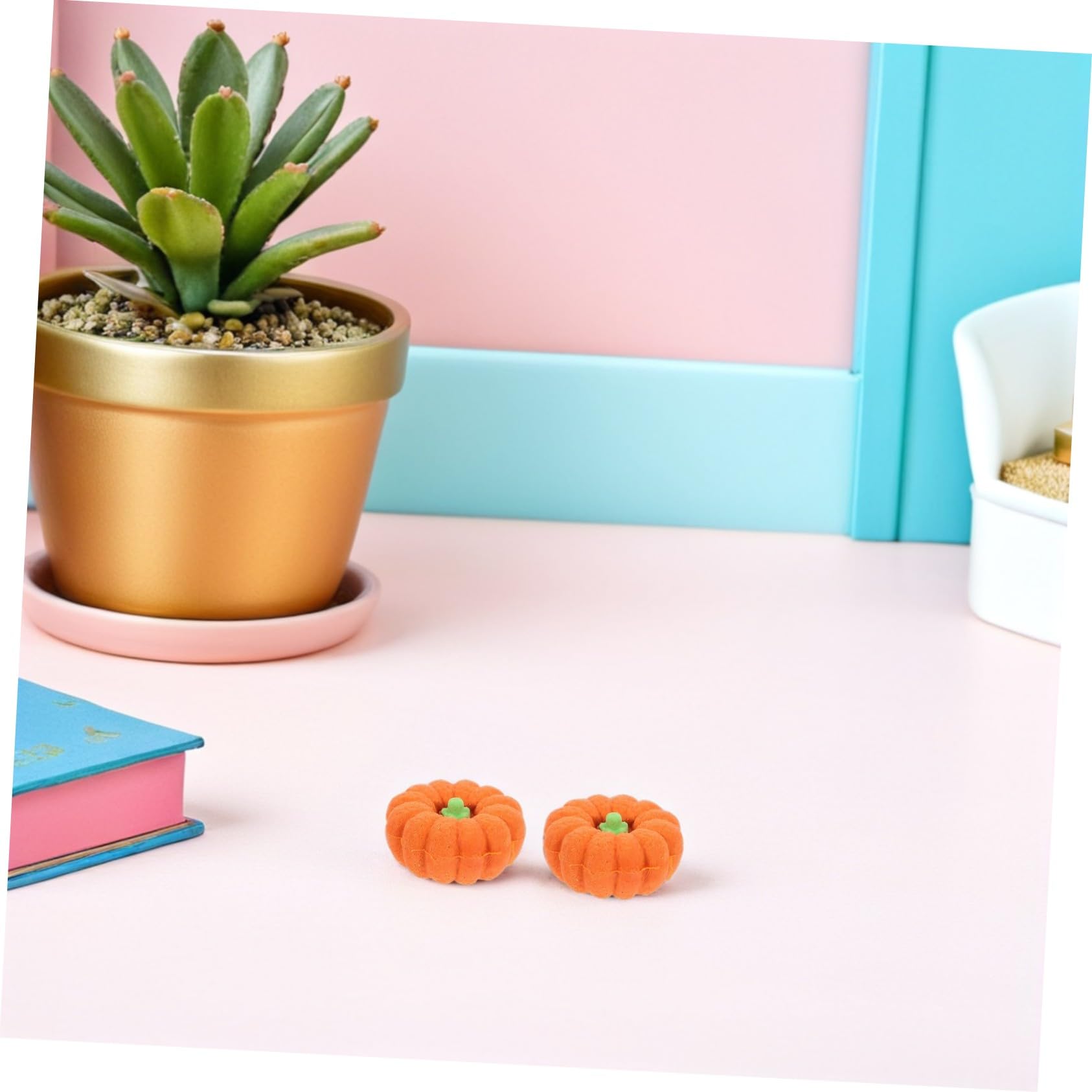 ibasenice 80 Stück Teiliges Mini Kürbis Radiergummi Herbstliches Design Kompakte Radiergummis für Schulbelohnungen Halloween und Erntedank Partyfüller Orange Praktische Stiftradierer