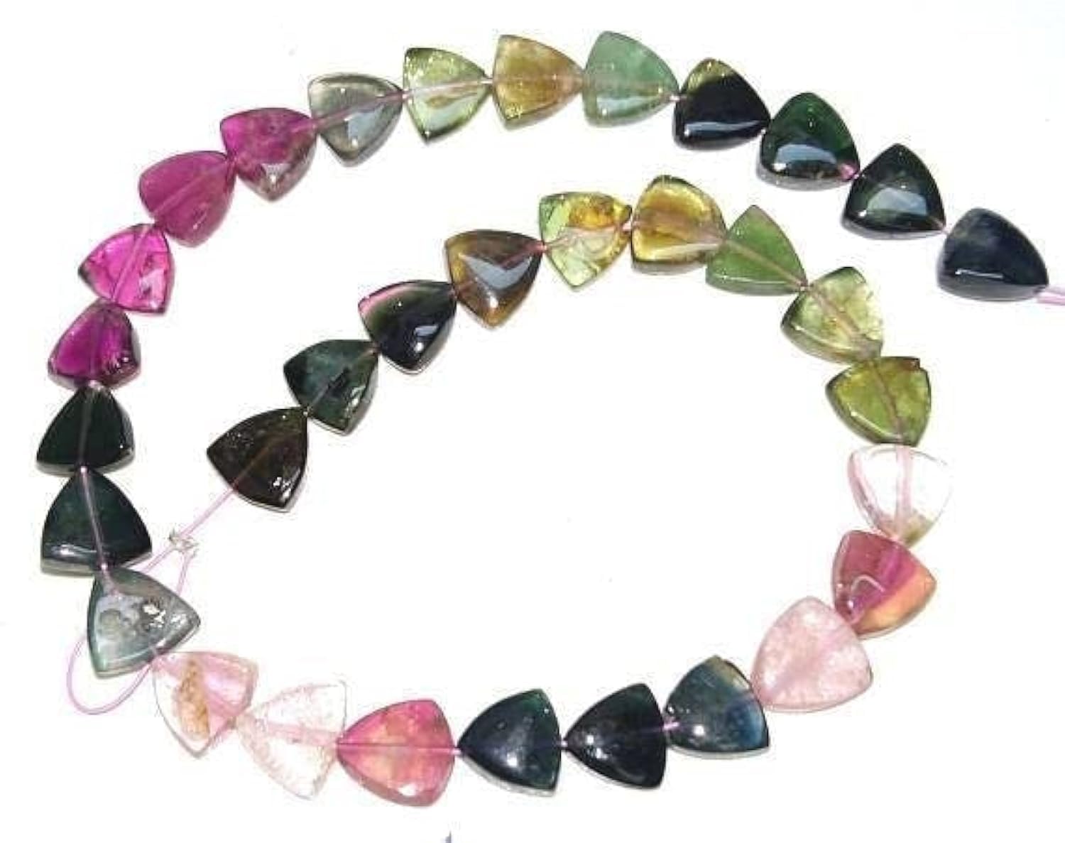 Perles tourmaline lisses en triangle 7-8mm pour création de bijoux uniques