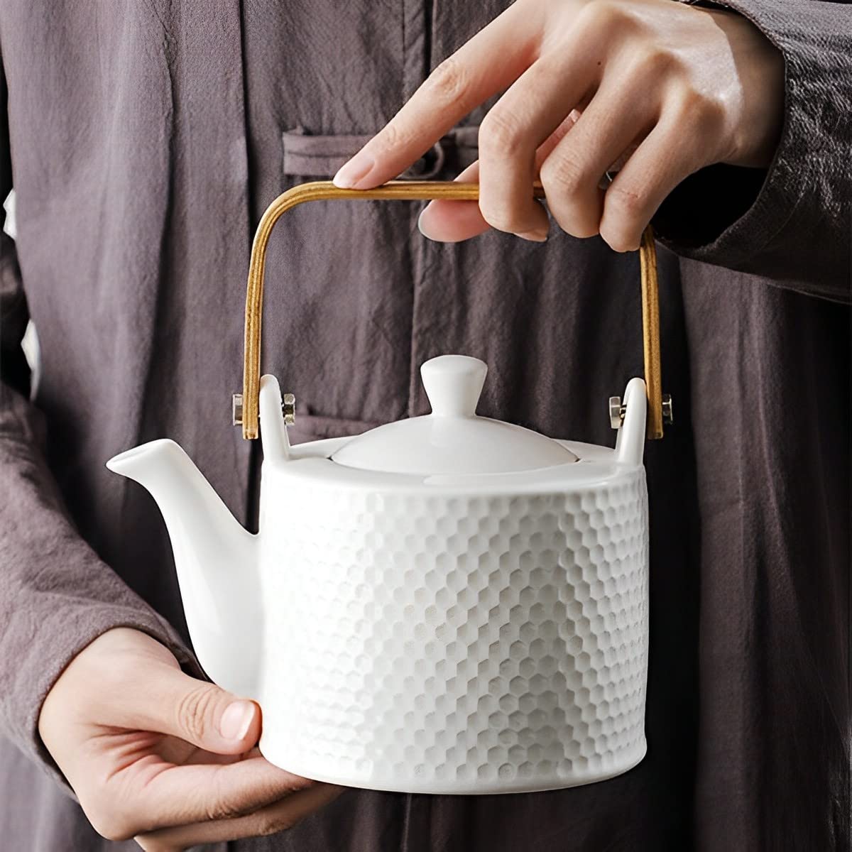 Service à Thé avec théière en Céramique Blanche, 900ml Théière avec 1 Filtre et 180ml 4 Tasses，Modèle Design Relief Géométrique