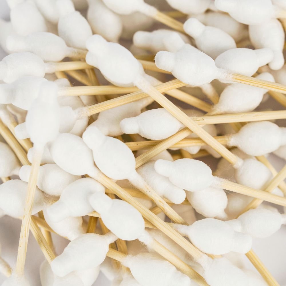 pandoo Opakowanie 4 bambusowych patyczków bawełnianych dla niemowląt - w 100% biodegradowalne, wegańskie i trwałe - Kompostowalne wymazy bawełniane premium | 4 puszki po 55 (220) - 7,5 cm