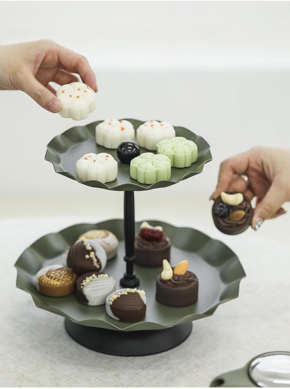 カップケーキケーキスタンド/カップケーキスタンド ヨーロピアンスタイル バードケージ デザートラック ケーキラック アイアンアート ケーキスタンド  折りたたみ セラミック 3段 Rosoy ディスプレイ皿 デザート アーチ型カップ アフタヌーンティー フルーツバス 青芳 ... デザートディスプレイカップケーキスタンドヨーロピアンスタイルのバードケージデザートラックケーキラックアイアンアートアフタヌーンティー