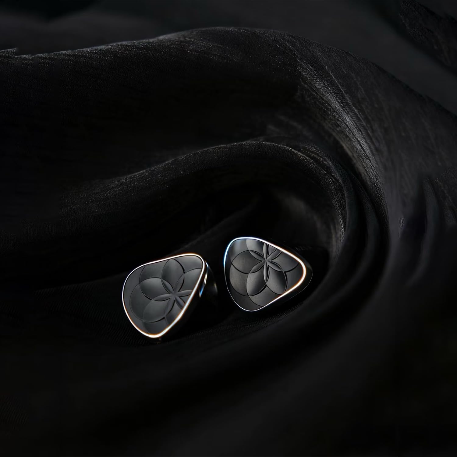 TANGZU AZLA Noir Blanc - Auricolari in-ear con driver ibridi 1DD + 3BA, HiFi Wired Gaming IEM con spina modulare staccabile da 3,5 mm e 4,4 mm, cavo intercambiabile per musicisti, audiofili gamer