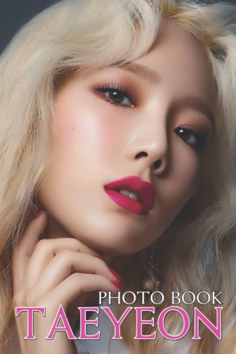 Tαҽyҽσɳ Photo Book: TAEYEON PHOTO BOOK This photo book is the perfect way to relieve stress and aid relaxation while enjoying beautiful and highly ... you with various images of beloved charact