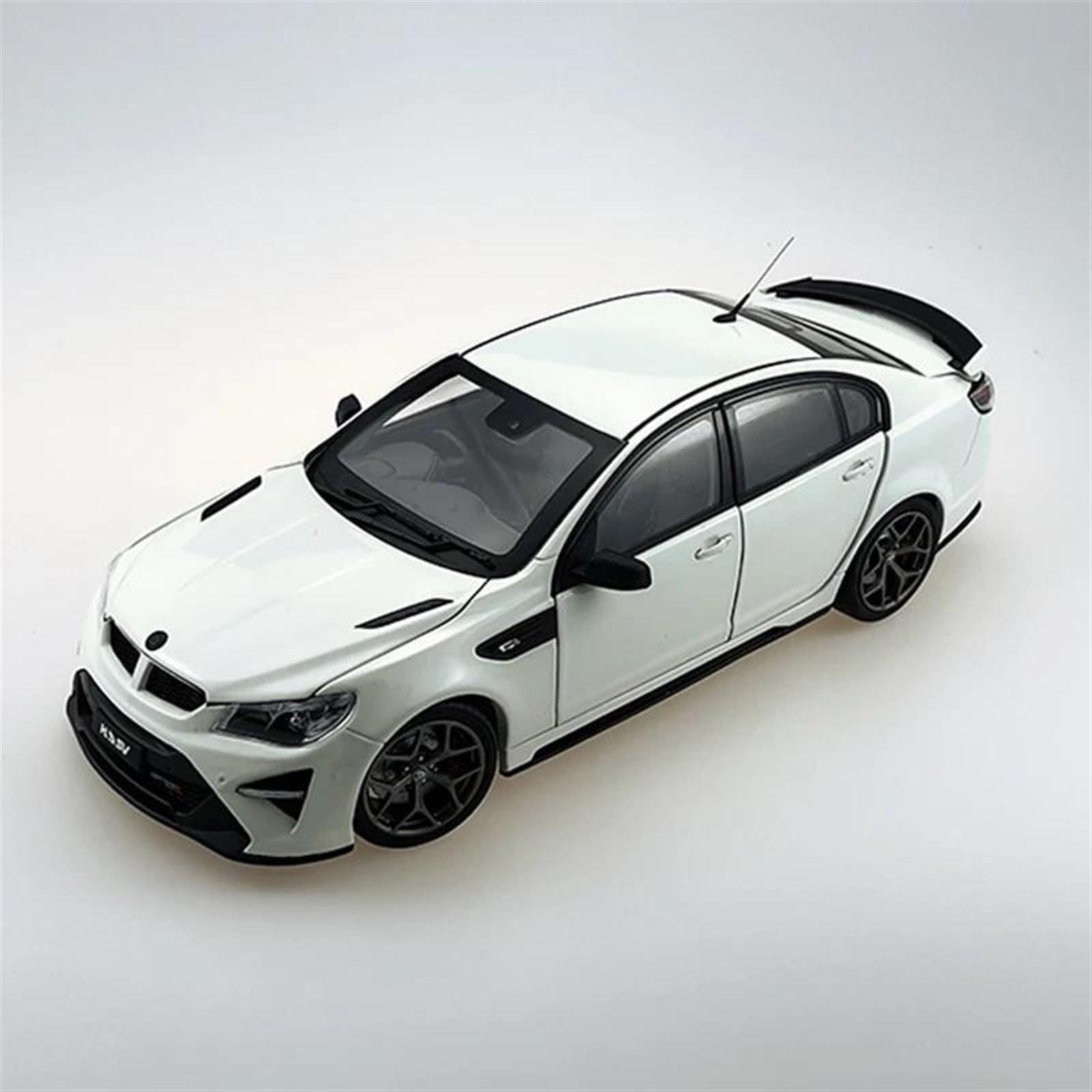 Metal Réplica Escala Sedán De Lujo HSV GTSR Aleación Fundida A Escala 1 18, Juguetes, Coches Deportivos, Modelos Clásicos para Adultos(White)