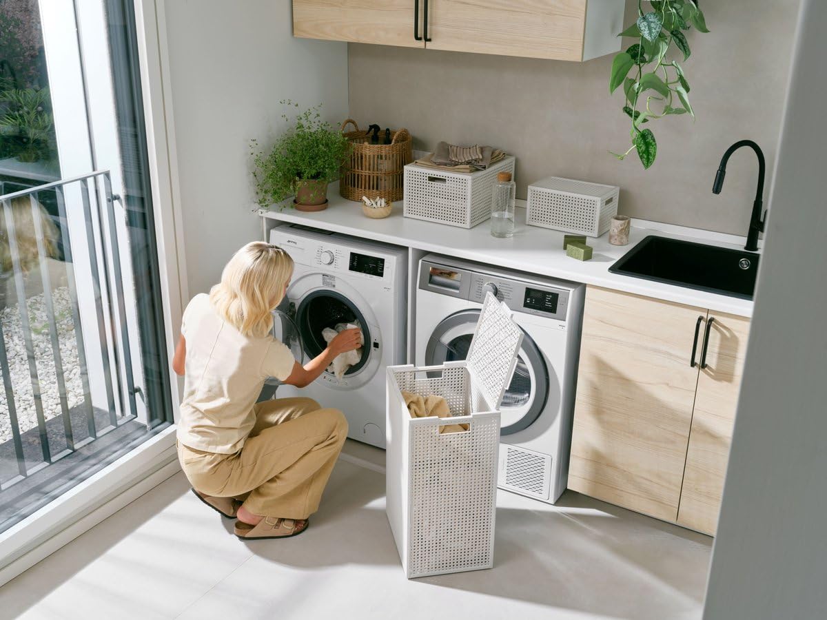 Curver Kaya Wäschekorb mit Deckel – 2er-Set – je 60 Liter – 38×29×58,5 cm – Weiß – Kunststoff – mit Belüftung