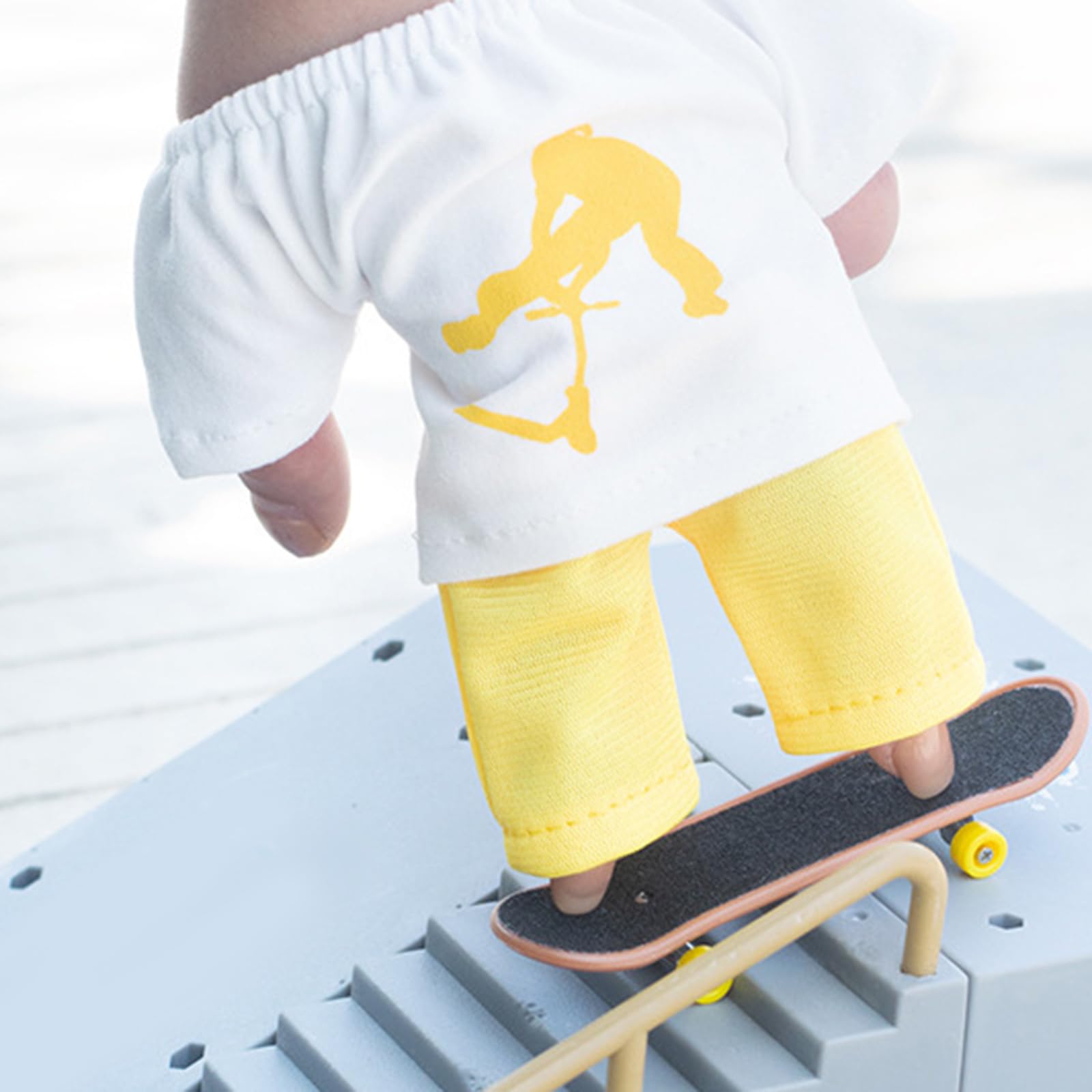 Mini Ropa Para Dedos – Set De Camiseta Y Pantalón De Tela Para Jugar Con Monopatín O Scooter – Juguete Interactivo Para Simular Personas – Regalo Original
