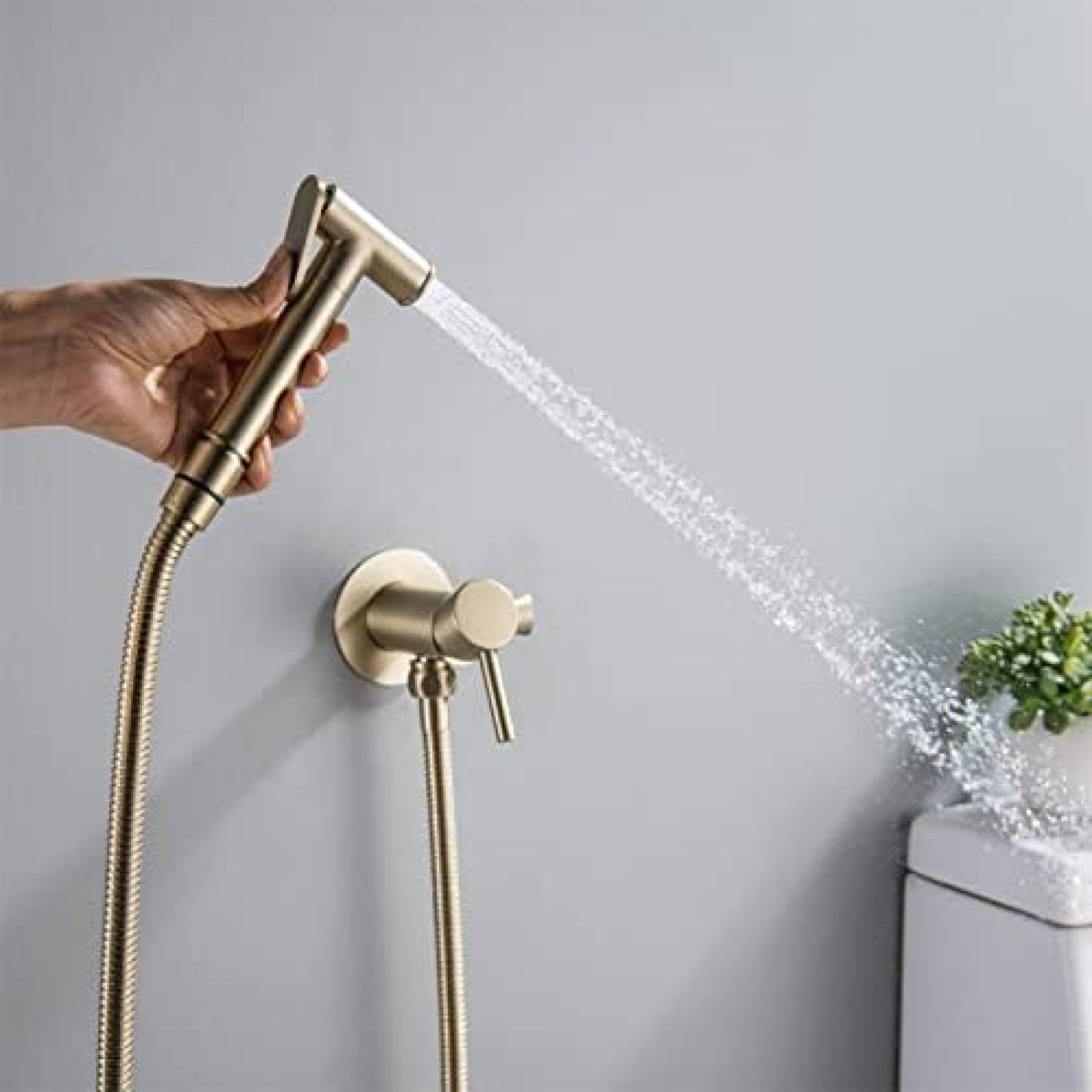 Bidet Premium Toaleta Spray - Przenośny zestaw natryskowy do zmywalnych pieluch z kranem ściennym/gorącym, szarym wykończeniem i szczotkowanym złotem dla maksymalnej higieny i komfortu.