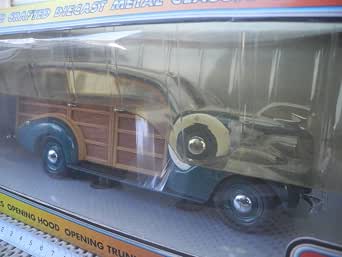 MOTOR CITY CLASSICS 1/18 SUPERBE CHEVY WOODY WAGON 1939 70001 Italian cream EUR 75,00 - FR