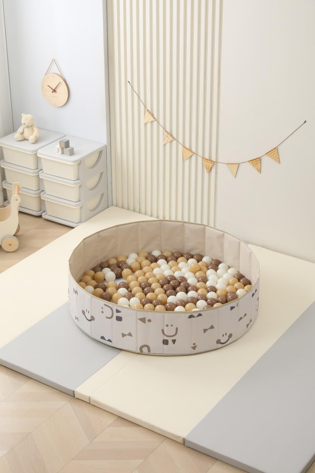 Ubaby - Piscina de Bolas Bebé - Parque de Bolas Infantil - Parque Juegos Plegable 120 x 30 cm - Incluye 100 bolas 7 cm + Alfombra base 0,5cm + Bolsa de Transporte (Beige sonrisas)
