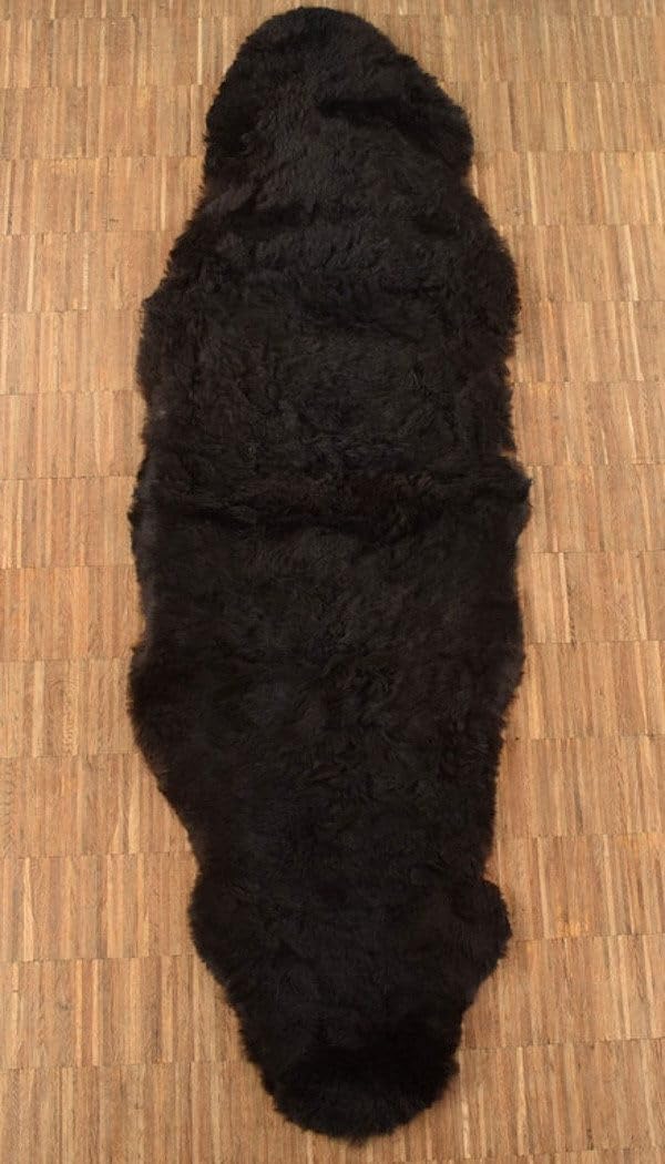 Island Lammfell kurzhaar Schwarz Natur – echtes Schaffell Teppich weich & dicht | isländisches Lammfell natur, Fell Teppich für Sofa, Bett & Stuhl | Premium Echtfell Wohnaccessoire (180 x 60 cm)