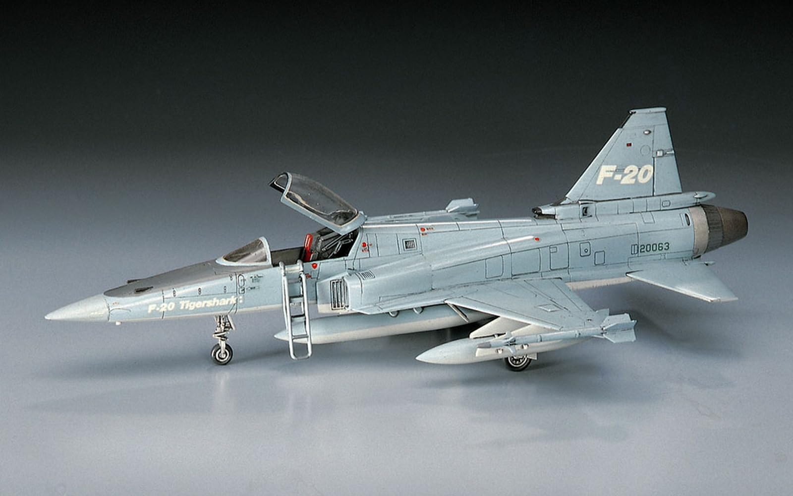Amazon.co.jp: ハセガワ 1/72 アメリカ空軍 F-20 タイガーシャーク