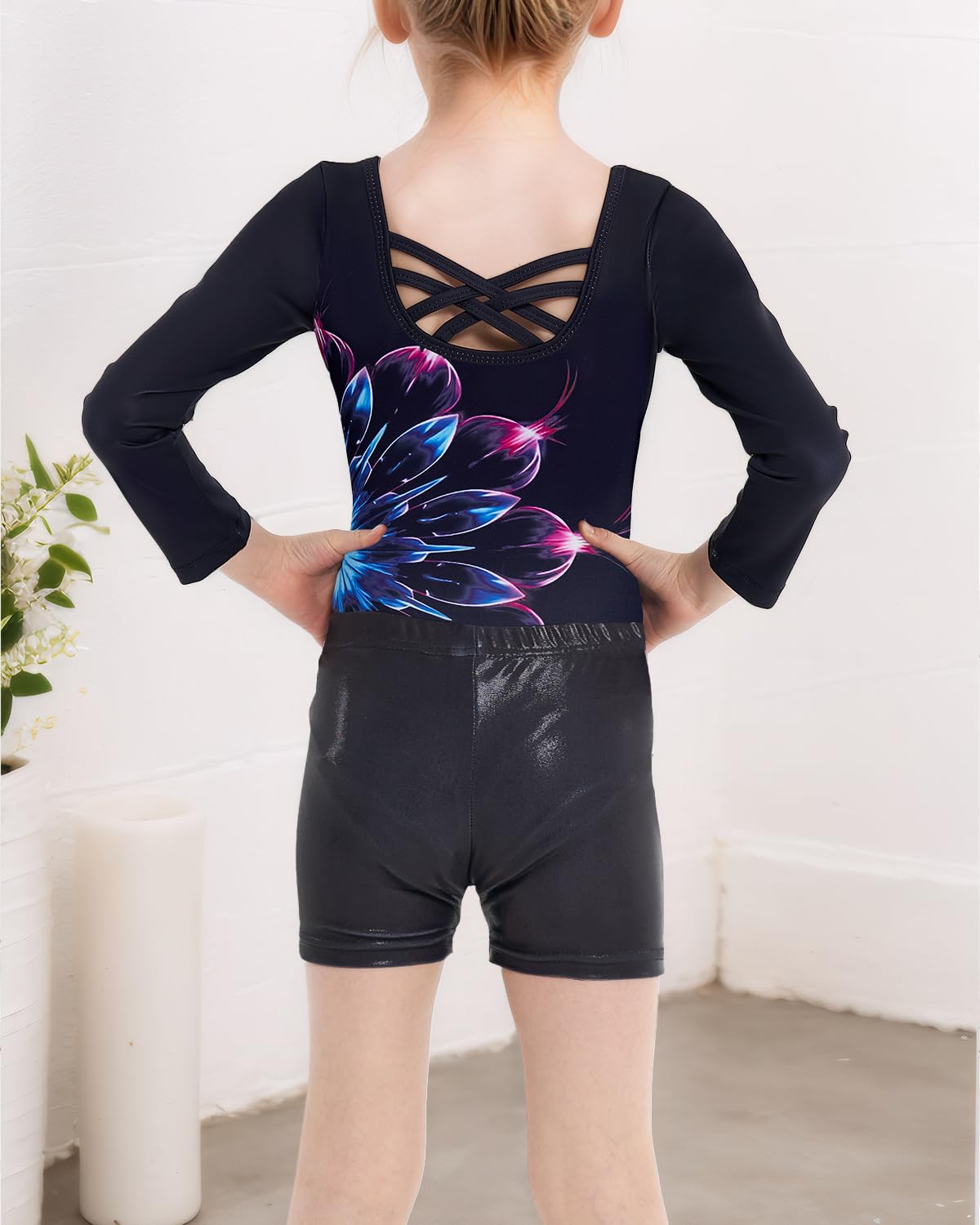JiAmy Justaucorps de gymnastique pour filles de 3-12 ans avec dos croisé, manches longues et short, tenue de ballet scintillante