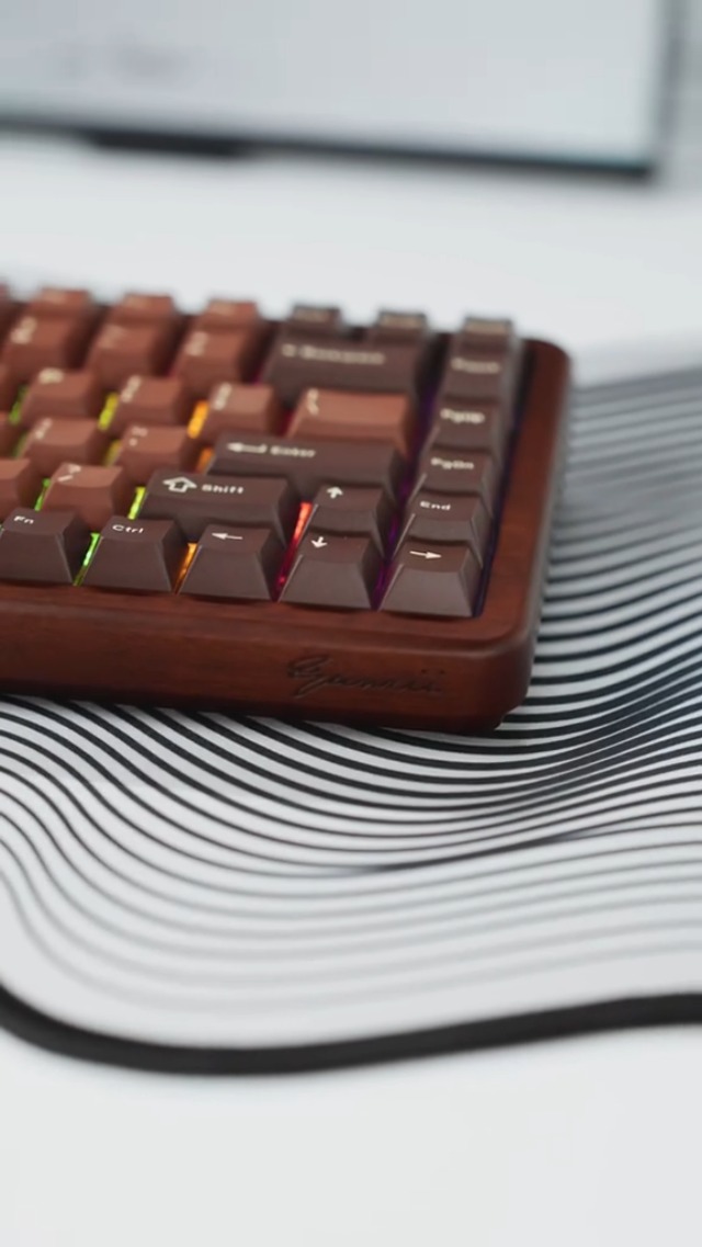 YUNZII WOOD68 65% Wireless Hot Swap Mechanical Keyboard (Wood