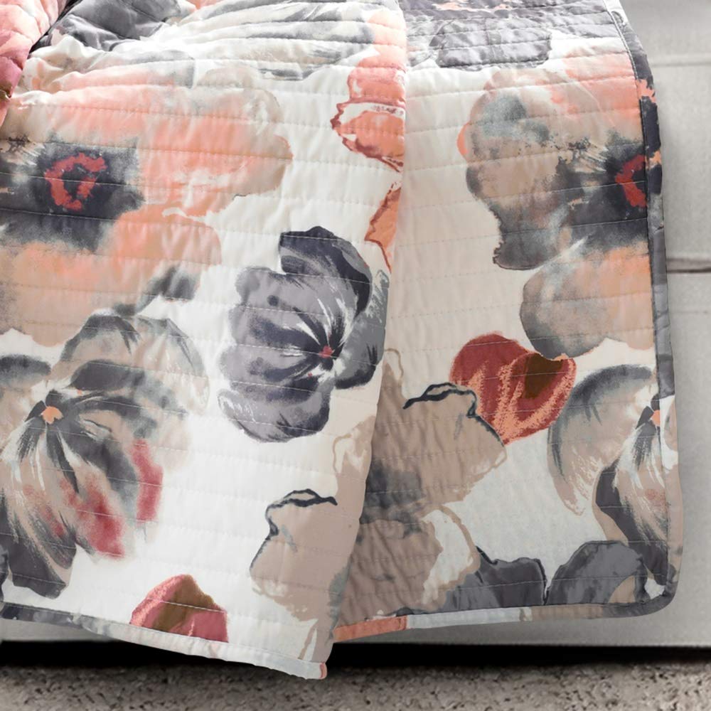 Lush Decor Leah Wendedecke, 127 x 152,4 cm (B x L), Korallenrot und Grau – große blühende Aquarell-Blumen – charmante Gesteppte Decke mit Blumenmuster für Bett, Couch oder Stuhl