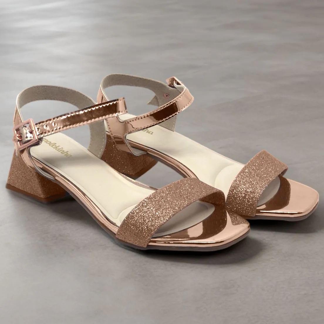 Sandália Molekinha Mk24-23471 em promoção! Veja a oferta e mais achadinhos de Sandálias & Chinelos Infantis 9 Hoje é o melhor dia para comprar Sandália Molekinha Mk24-23471 com aquele preço maroto! Promoção! Aproveite a oferta! 9