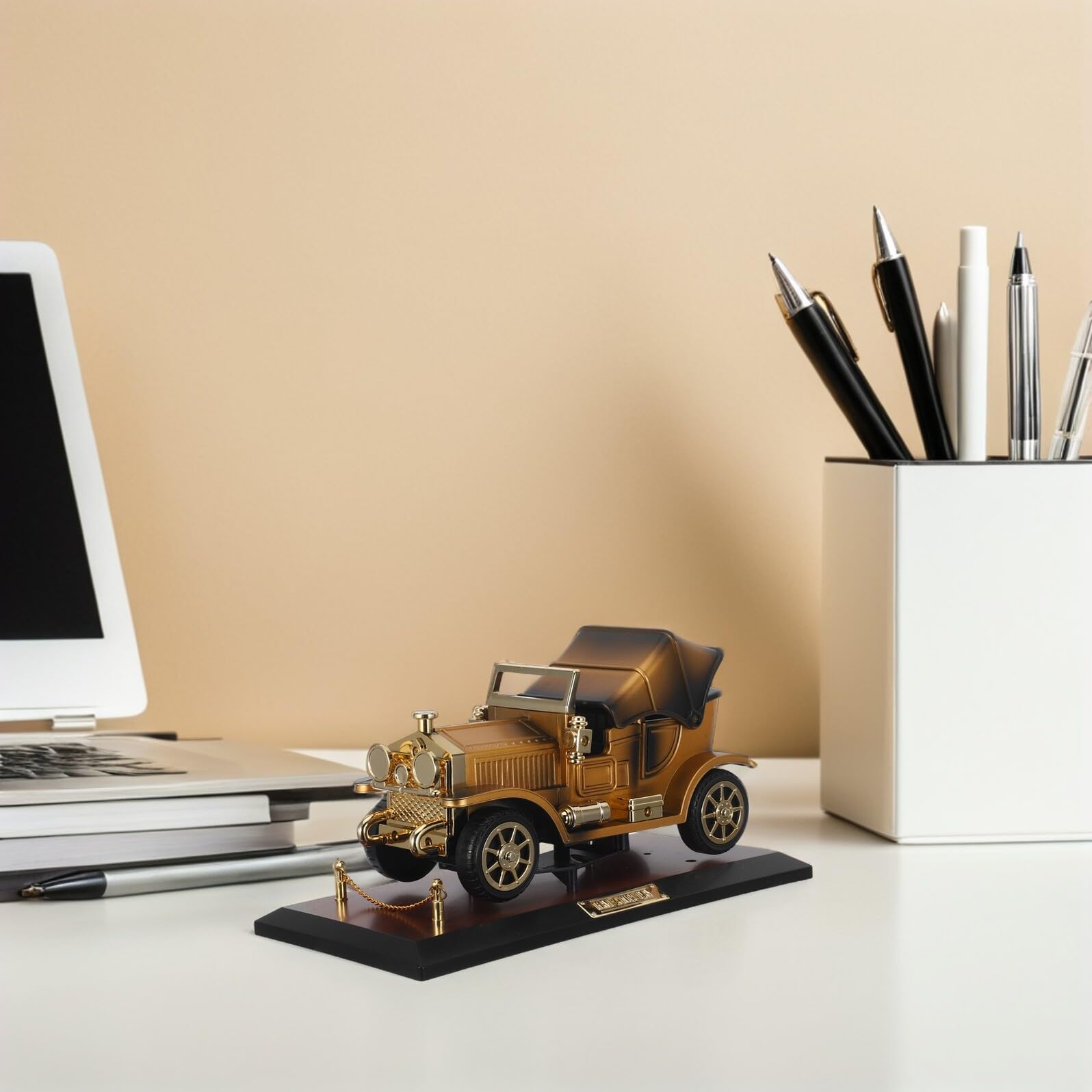Caja Musical Retro en Forma de Coche Clásico de Plástico Coleccionable con Tonos Tradicionales para Adorno de Escritorio y Sala